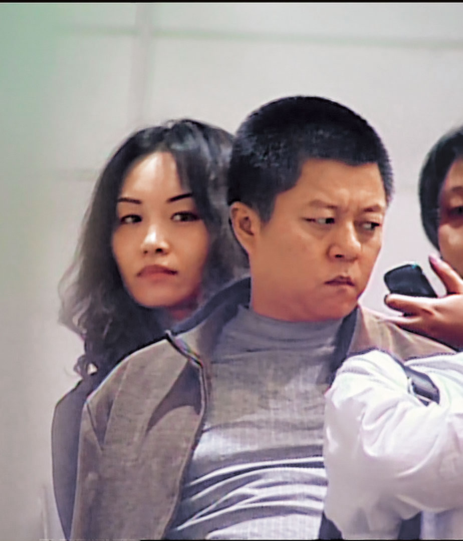 唐瑛(左)與張男(右)在中國被逮,並遭押解回台受審。(東森新聞提供)