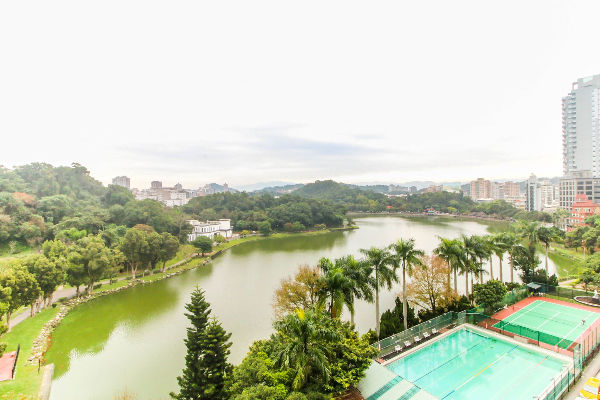 根據內政部實價登錄110年1-4月資料統計，內湖區受到高資產族群的青睞，有99件成交量。(碧湖公園/永慶房產集團提供)