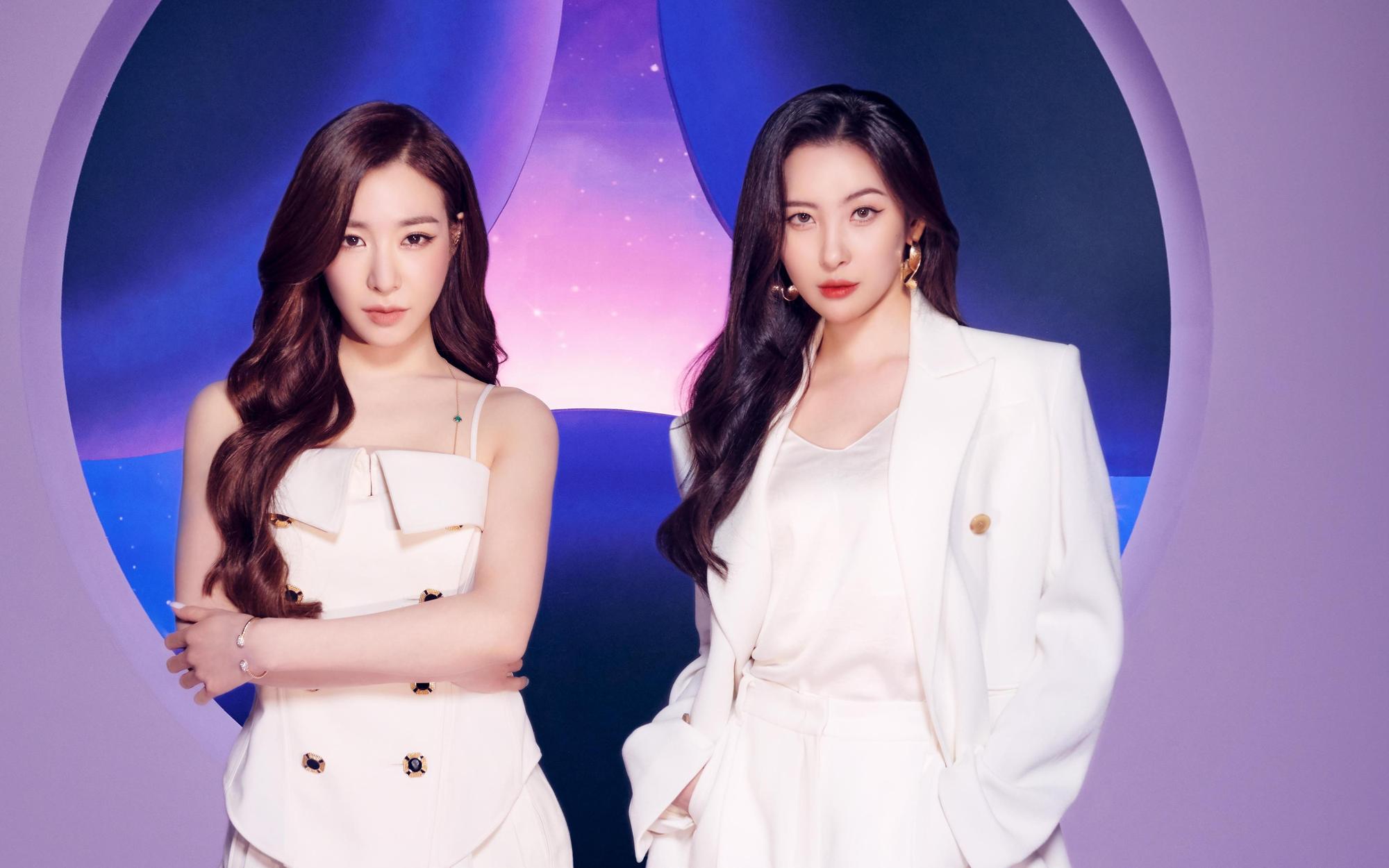 《Girls Planet 999》導師邀來宣美（右）與Tiffany（左），增加可看性。（愛奇藝國際站提供）