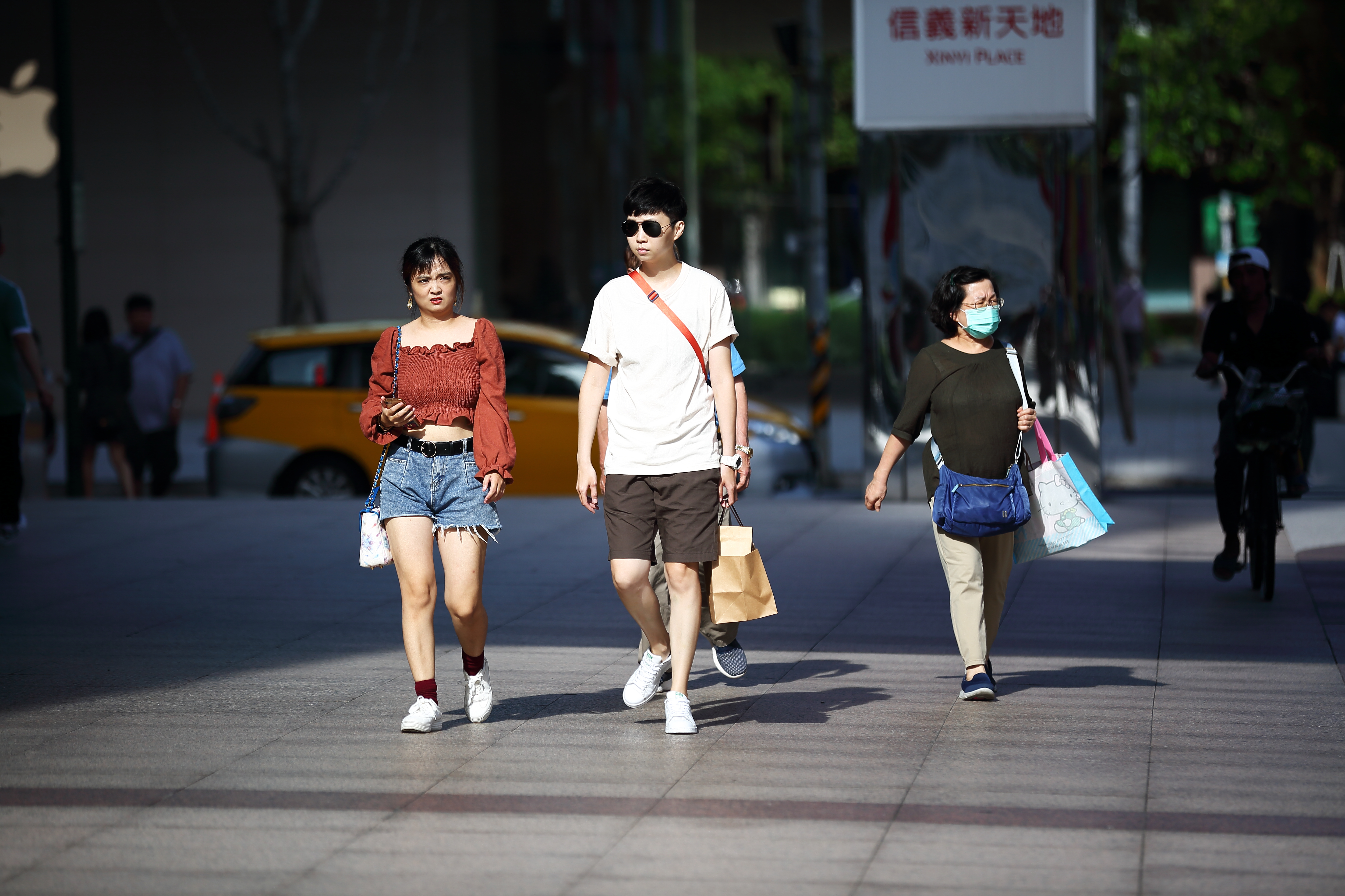 今天氣炎熱，出門慎防中暑。（示意圖，本刊資料照）