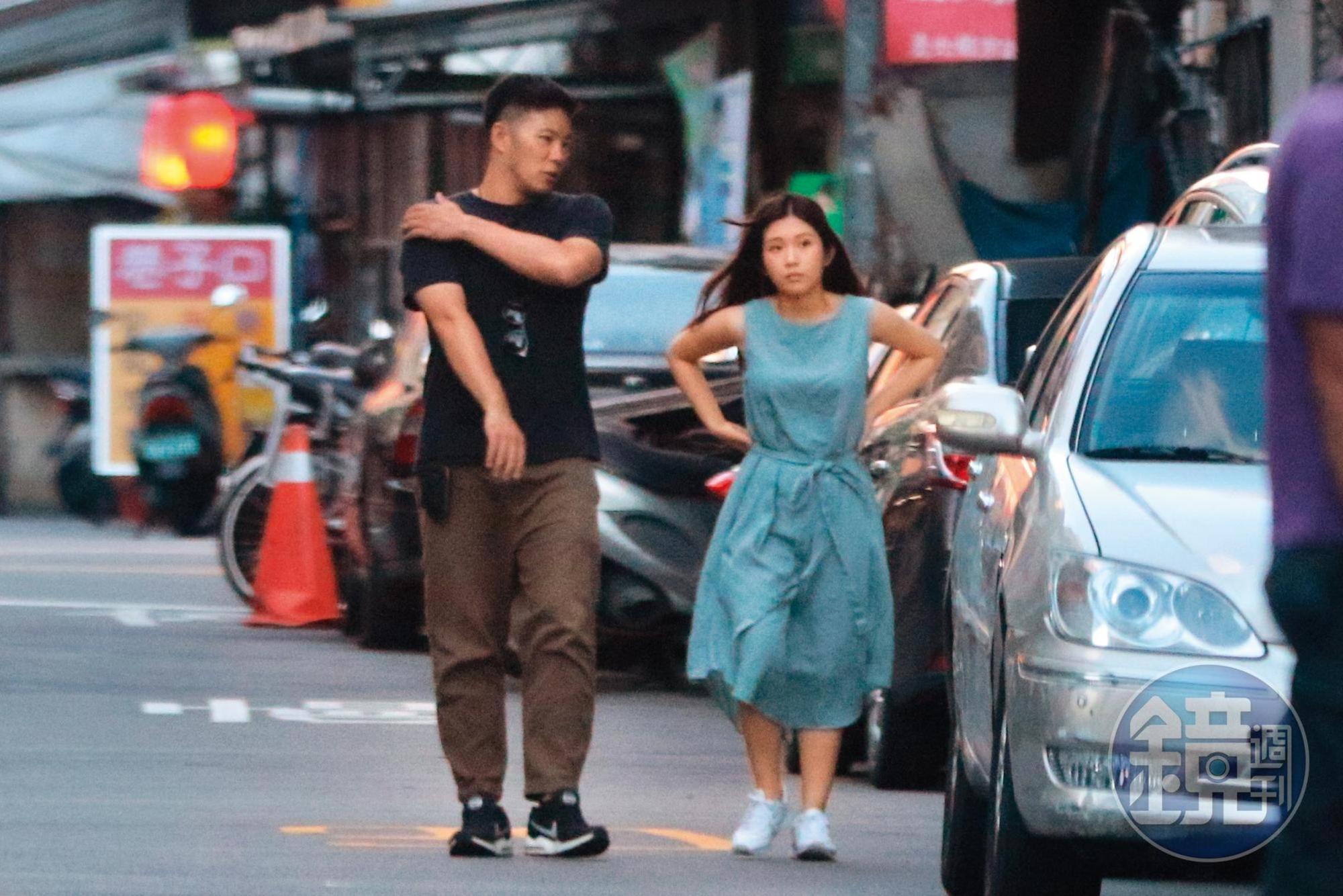 之前本刊拍到雞排妹跟李伯恩(左)曖昧約會,不過她否認跟對方有任何關係。