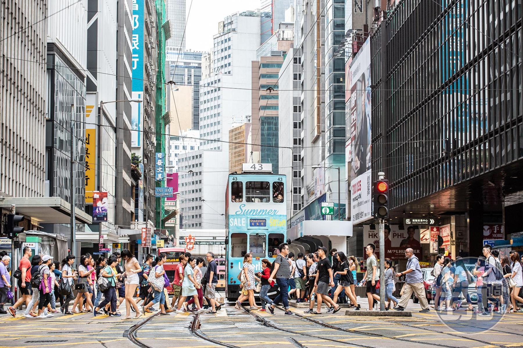 香港十字路口的叮叮車與交通號誌的嘟嘟聲，都是我最懷念的香港聲音。