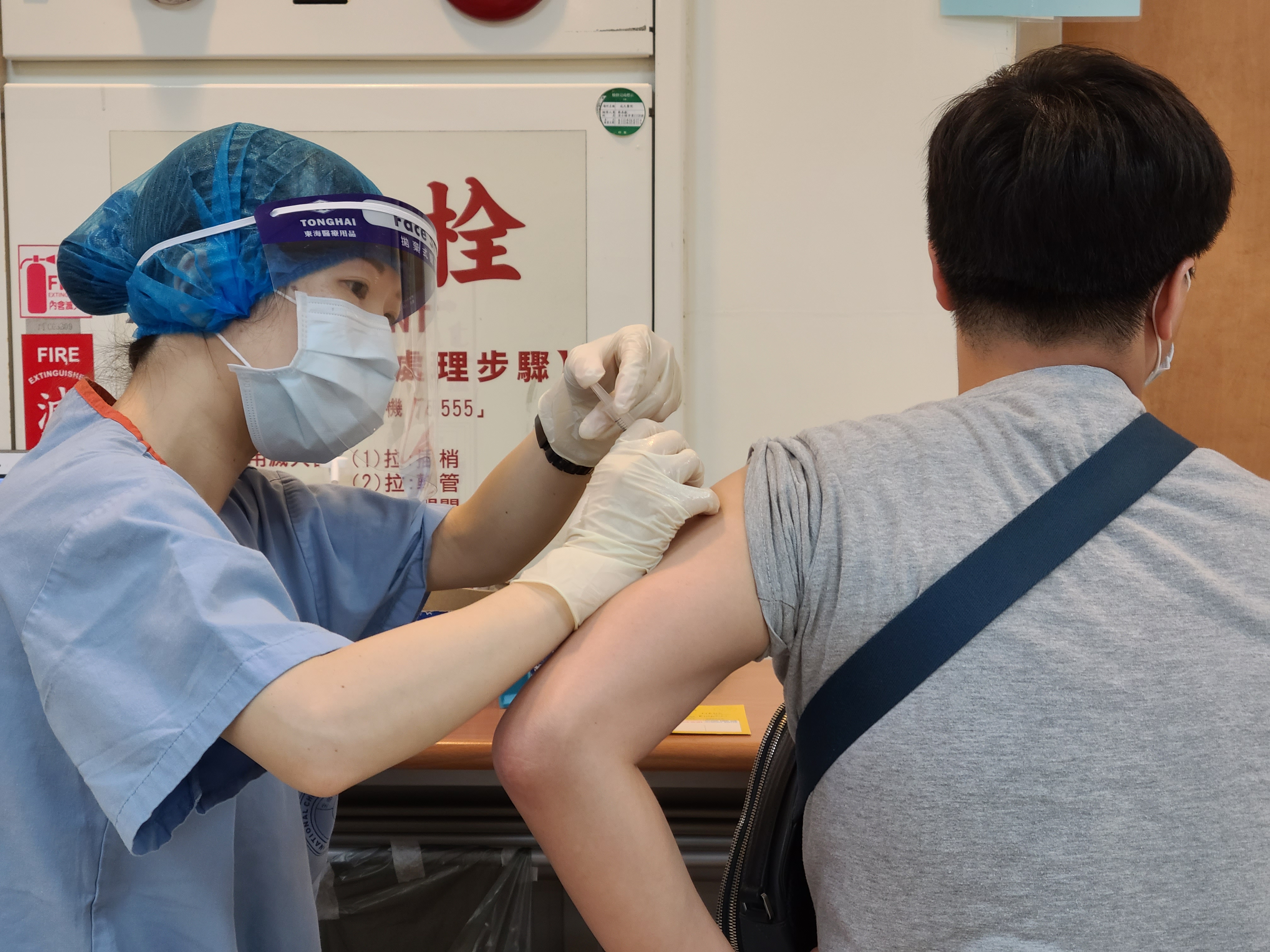 財經網美胡采蘋在臉書上自曝，選擇登記施打AZ疫苗。（本刊資料照）