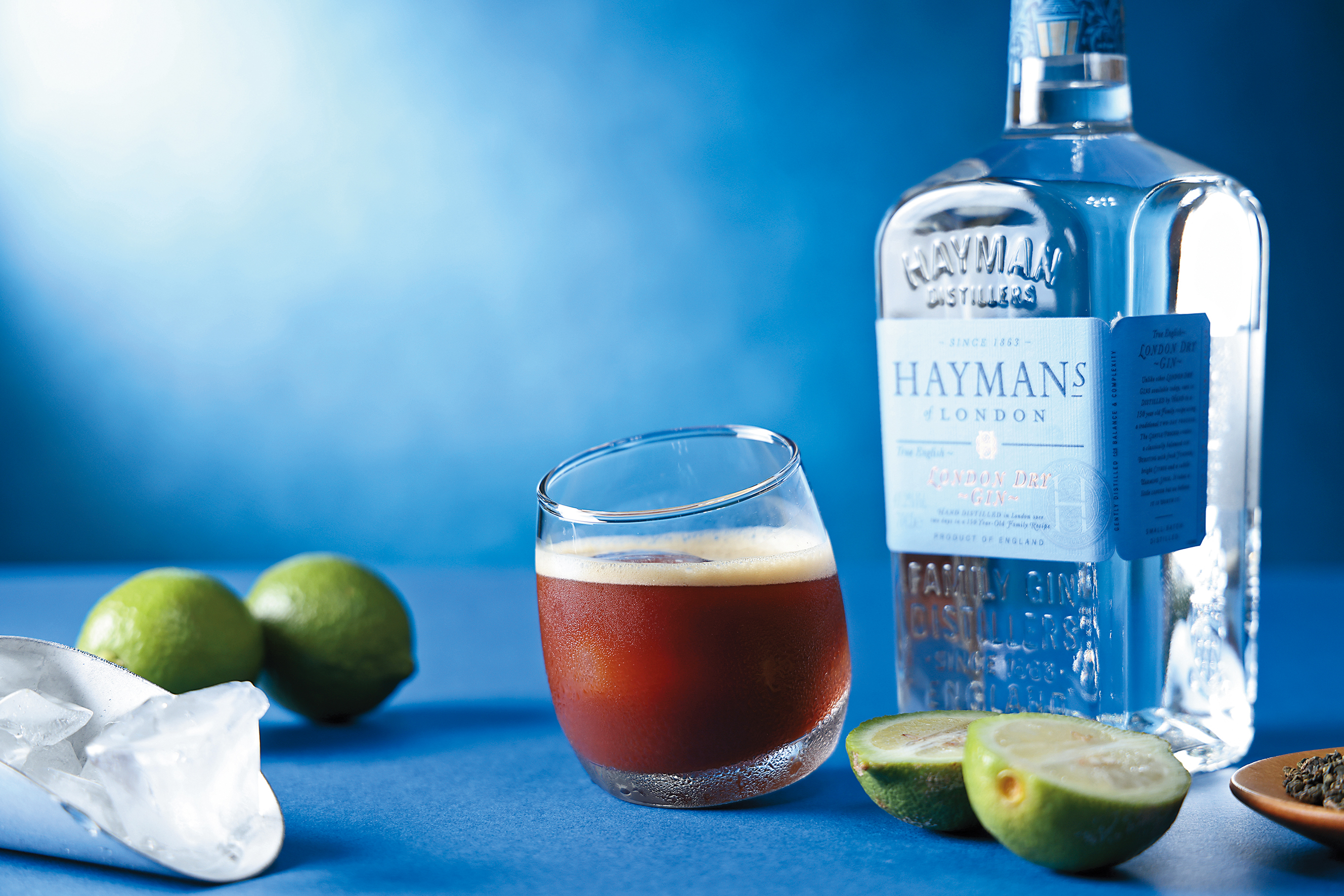 英倫風「海曼英式琴酒」風味柔順具深度，和茶的香氣相互襯托，尾韻豐厚而溫暖。