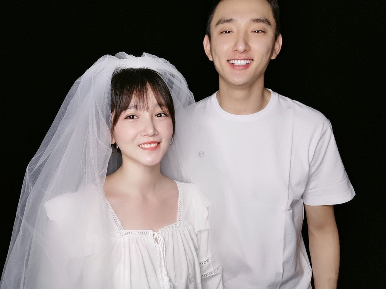 陳小紜與于小彤（右）曾在綜藝節目拍婚紗照。（網路圖片）