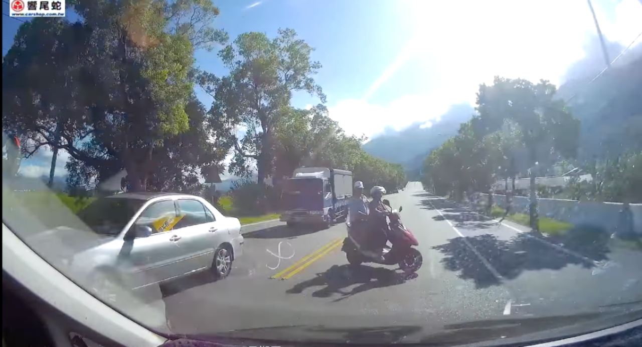 原PO發生車禍後，傷者家屬堅持送到較遠的醫院，導致傷者延誤就醫死亡。（翻攝臉書「爆怨2公社」）