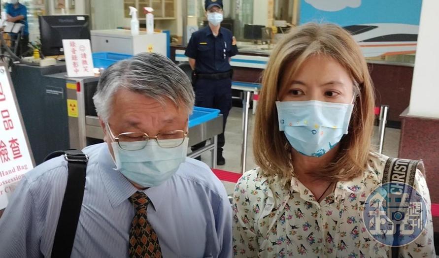 石木欽委任代理人廖芳萱律師（右）出庭表示，法律允許石木欽不到庭。