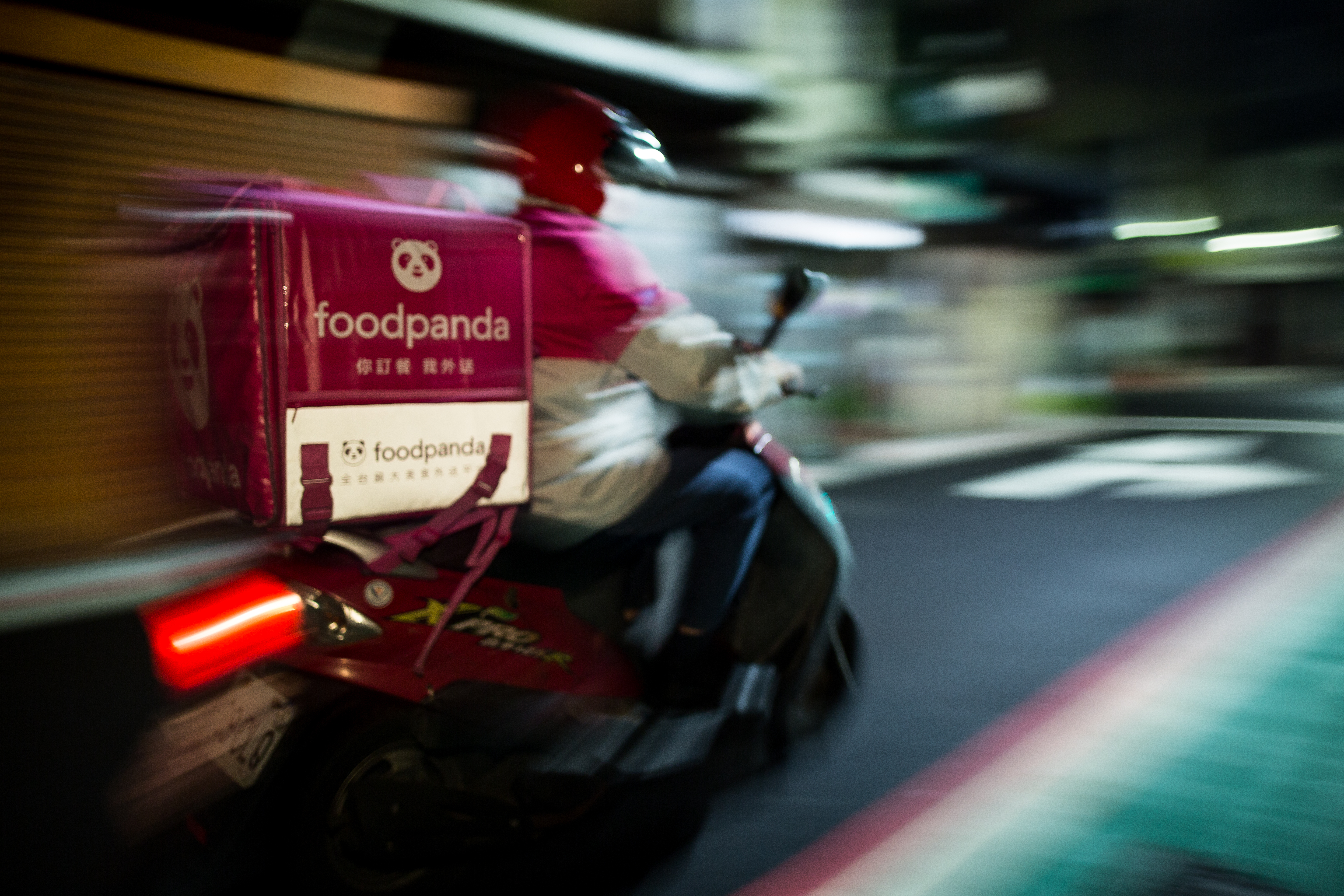 有網友好奇外送員是否碰過靈異事件，就有人在底下回應，讓同業笑翻。（本刊資料照）