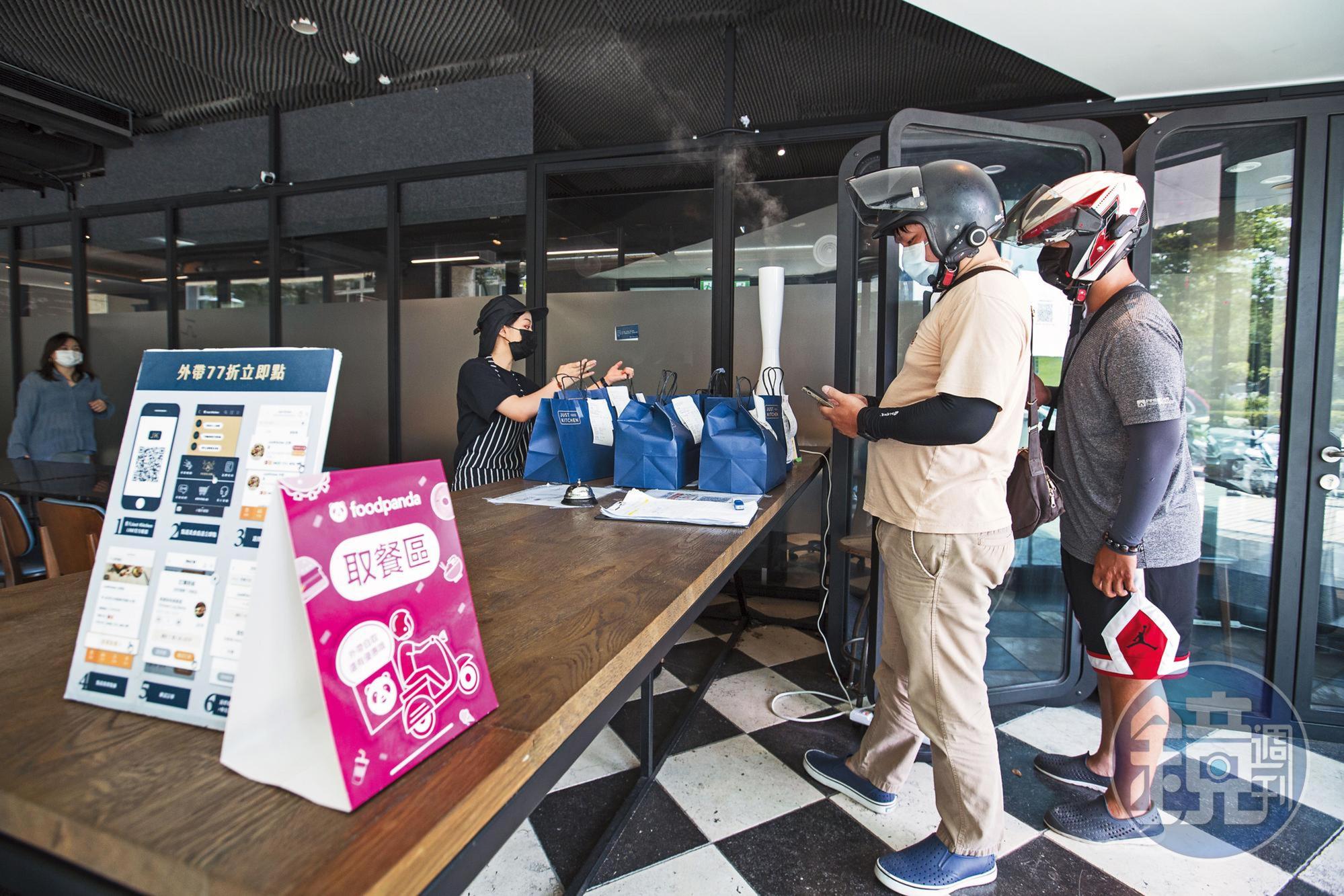 Just Kitchen是僅供外送和外帶的雲端廚房，店內完全無內用空間。