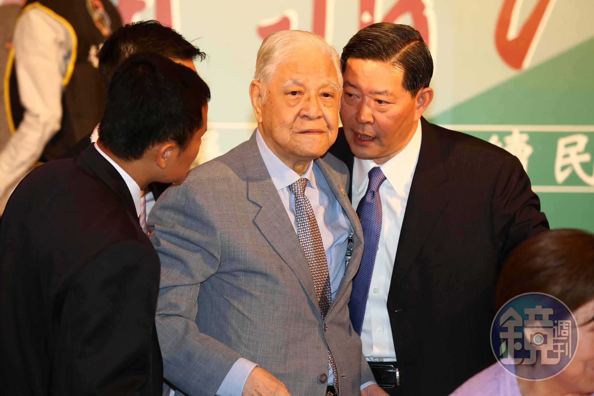 李登輝辦公室前主任王燕軍（右）是李登輝生前最信任的部屬之一。
