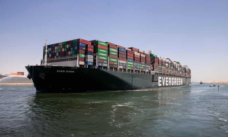 長賜號3月打橫擱淺蘇伊士運河，之後又在埃及「蹲苦牢」，歷經112天總算離開埃及水域。（翻攝NeonFreight推特）