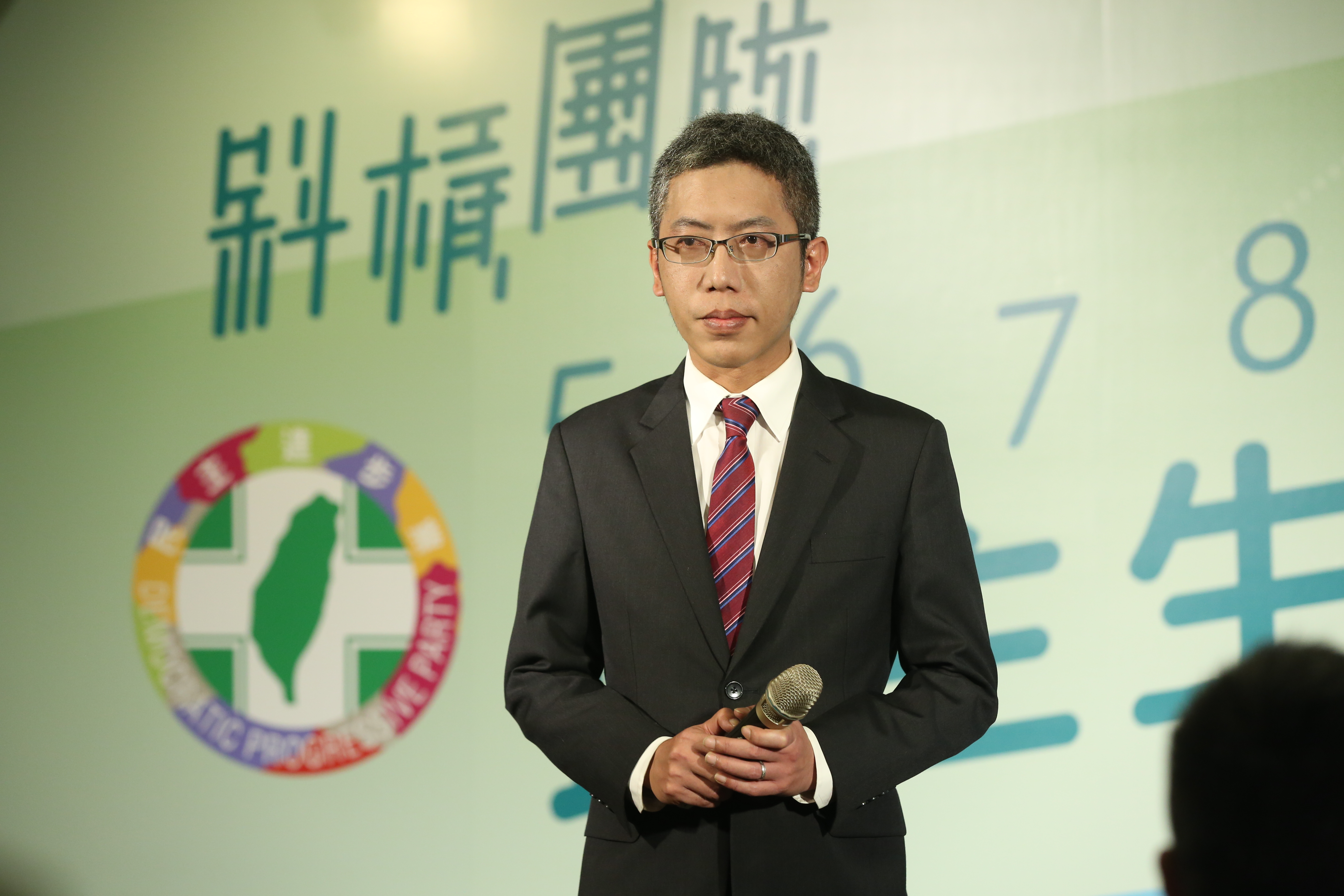 前總統府發言人丁允恭驚傳酒駕出車禍。（本刊資料照）