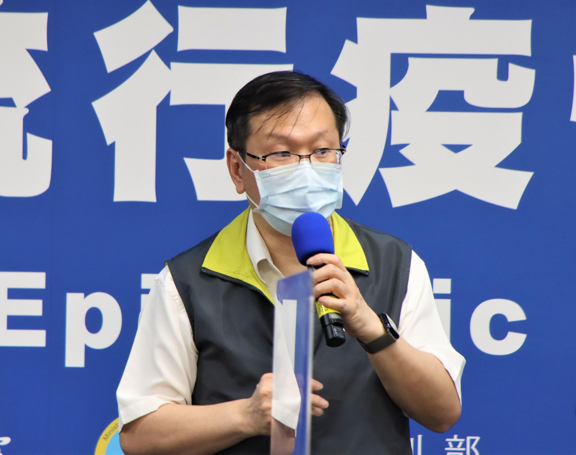 發言人莊人祥公布疫苗不良反應數據。(指揮中心提供)