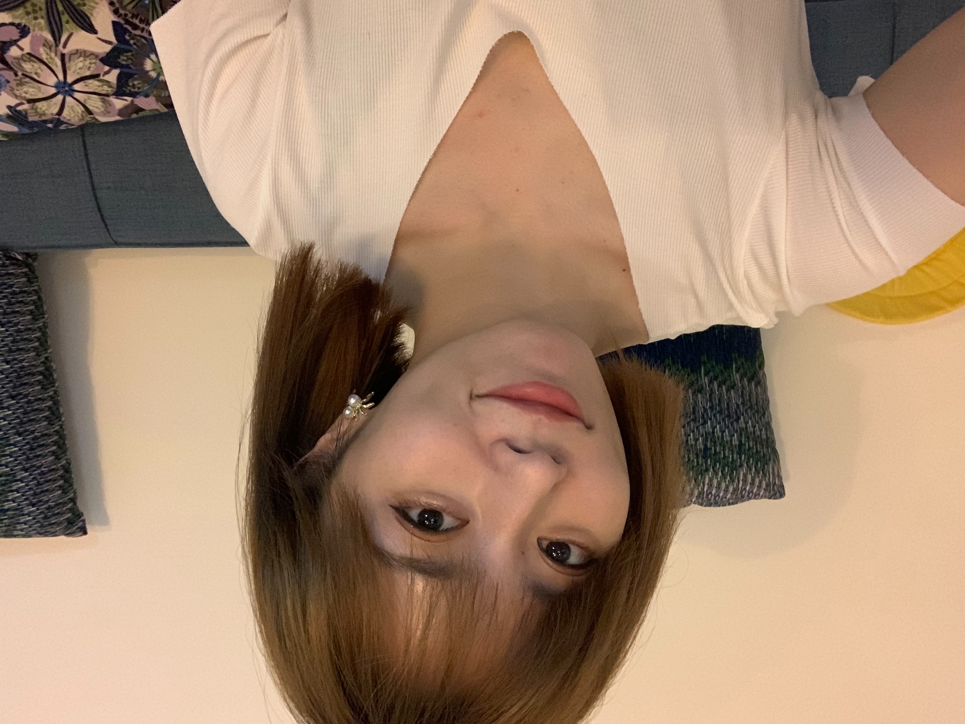 防疫期間王瞳剪了俏麗短髮，彷彿女大生。（friDay影音提供）