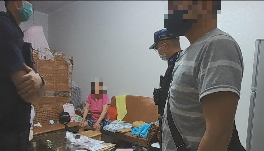 有憂鬱傾向的陳姓婦人因疫情和房屋漏水的緣故欲輕生，警方到場用2妙計阻止憾事發生。（松山分局提供）