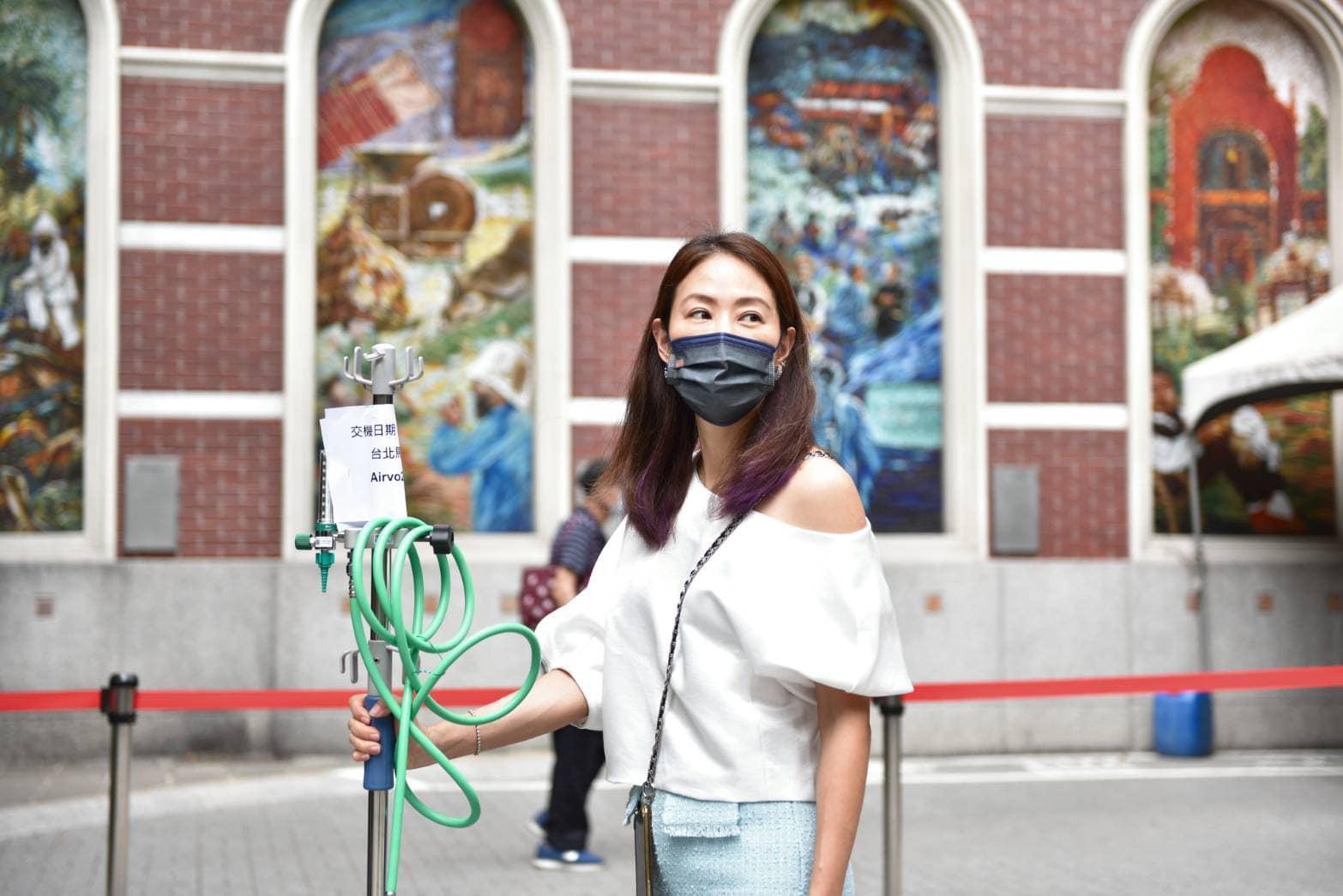 賈永婕連日配送醫療器材到各地醫院。(翻攝賈永婕臉書)