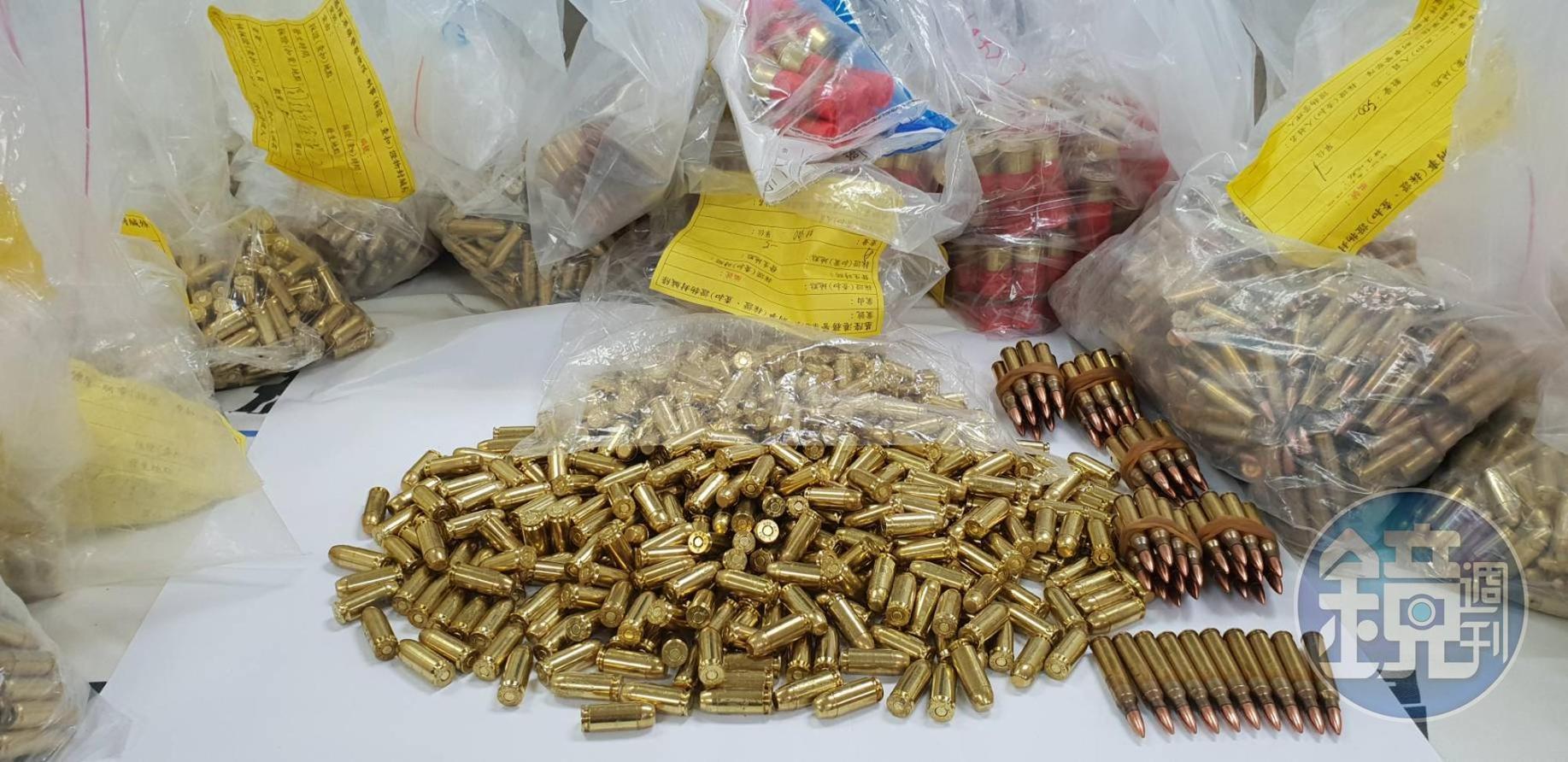 太陽會依殺手績效,提供不同類似撫卹機制,人人出門都有帶槍,「有槍在手信心無窮」。(本刊資料照)