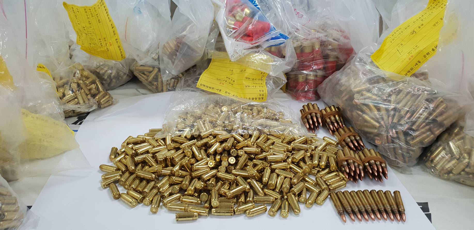 太陽會依殺手績效,提供不同類似撫卹機制,人人出門都有帶槍,「有槍在手信心無窮」。(本刊資料照)
