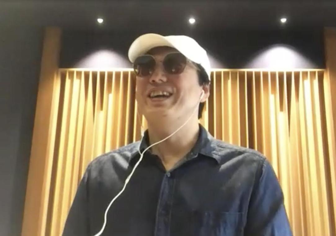 蕭煌奇第一次在家受訪,感覺很新鮮。(《Wow靠!有事嗎?》提供)