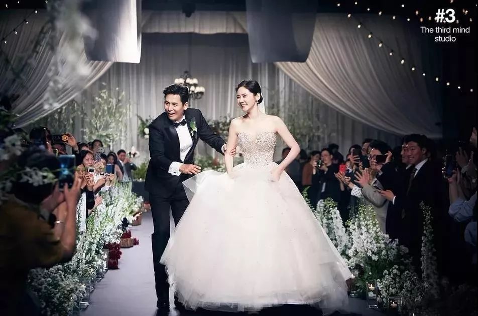 秋瓷炫與于曉光在2019年補辦婚禮,當時感動眾人。(網路圖片)