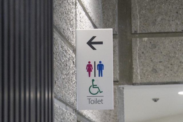 美國一名女子被綁架後，在賣場廁所留下求救紙條。（示意圖，photoAC）