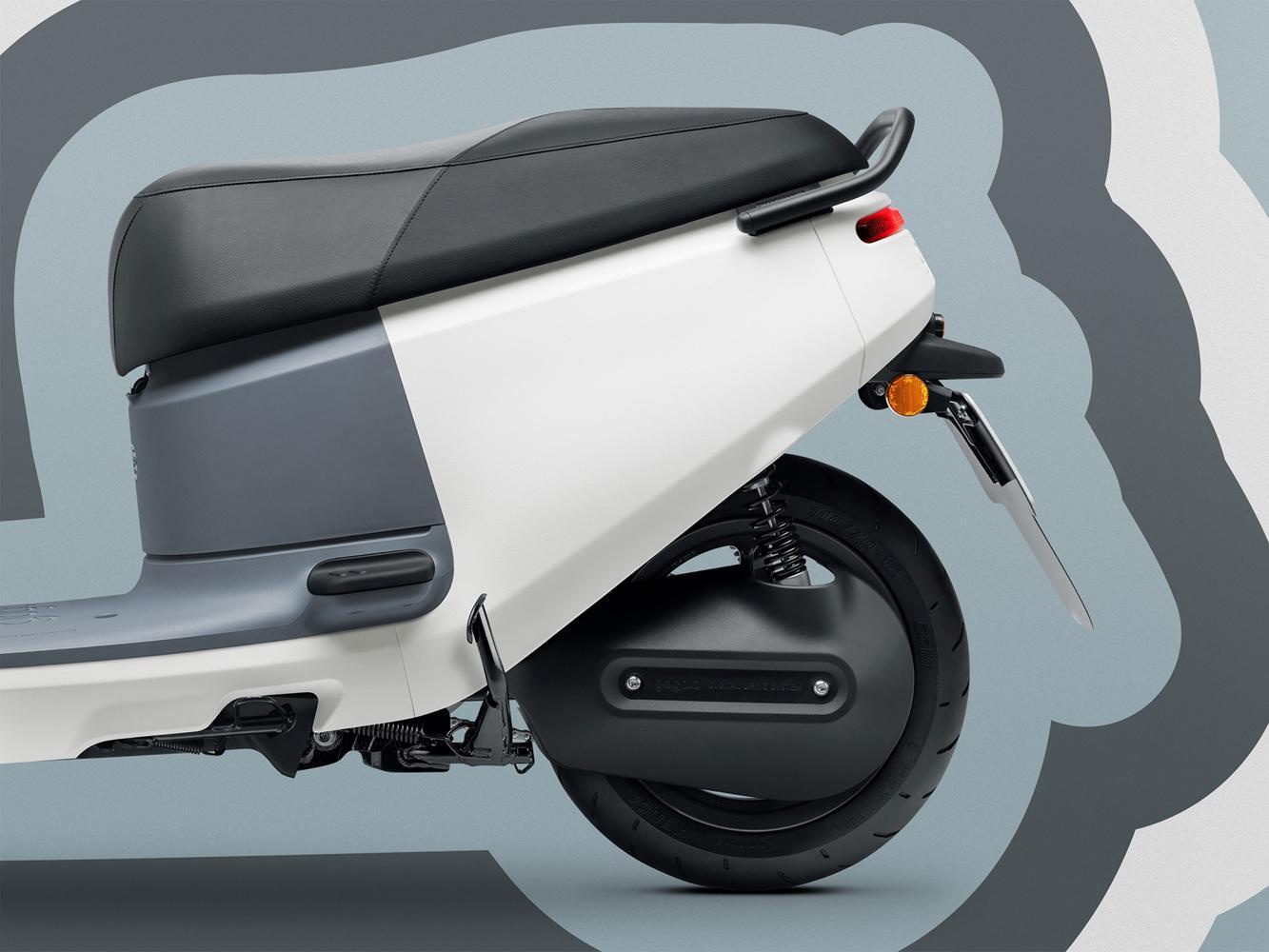 動力系統則是使用新款 6.4kW G2.2L 鋁合金水冷永磁同步馬達，同時 Gogoro VIVA XL BELT 採用皮帶傳動系統，搭載國際大廠 Gates 碳纖維皮帶，不僅更耐用，保養也更輕鬆。