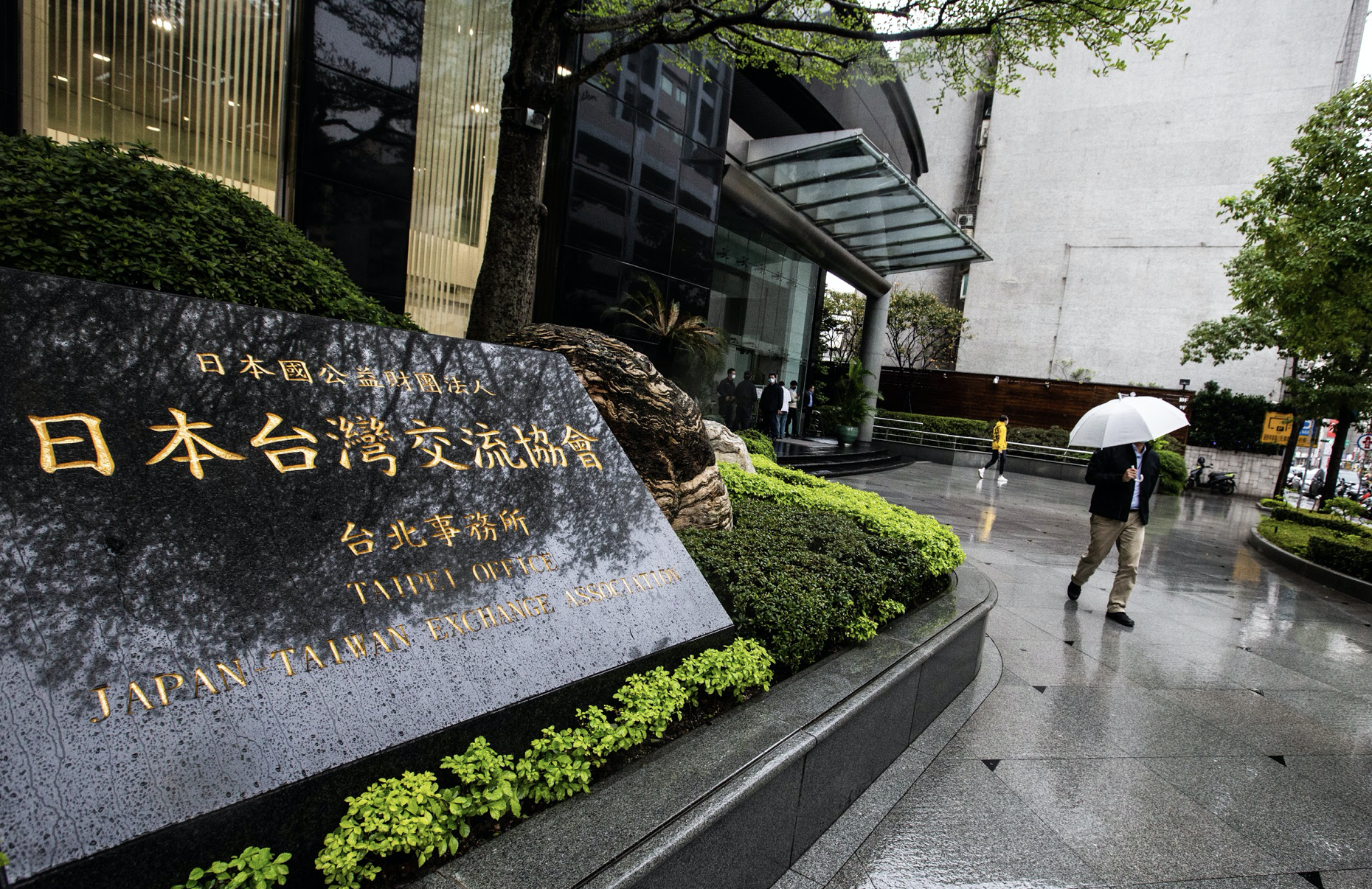 第3波97萬劑AZ疫苗今抵台，日本台灣交流協會在臉書上表示「對的事情堅持做」。（資料照）