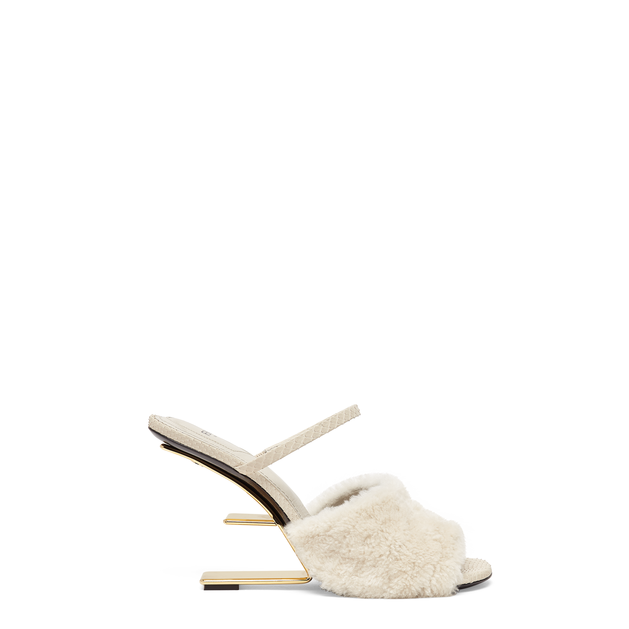 First系列白色羊毛搭配蛇皮高跟涼鞋 NT$49,000 FENDI。（FENDI提供）  