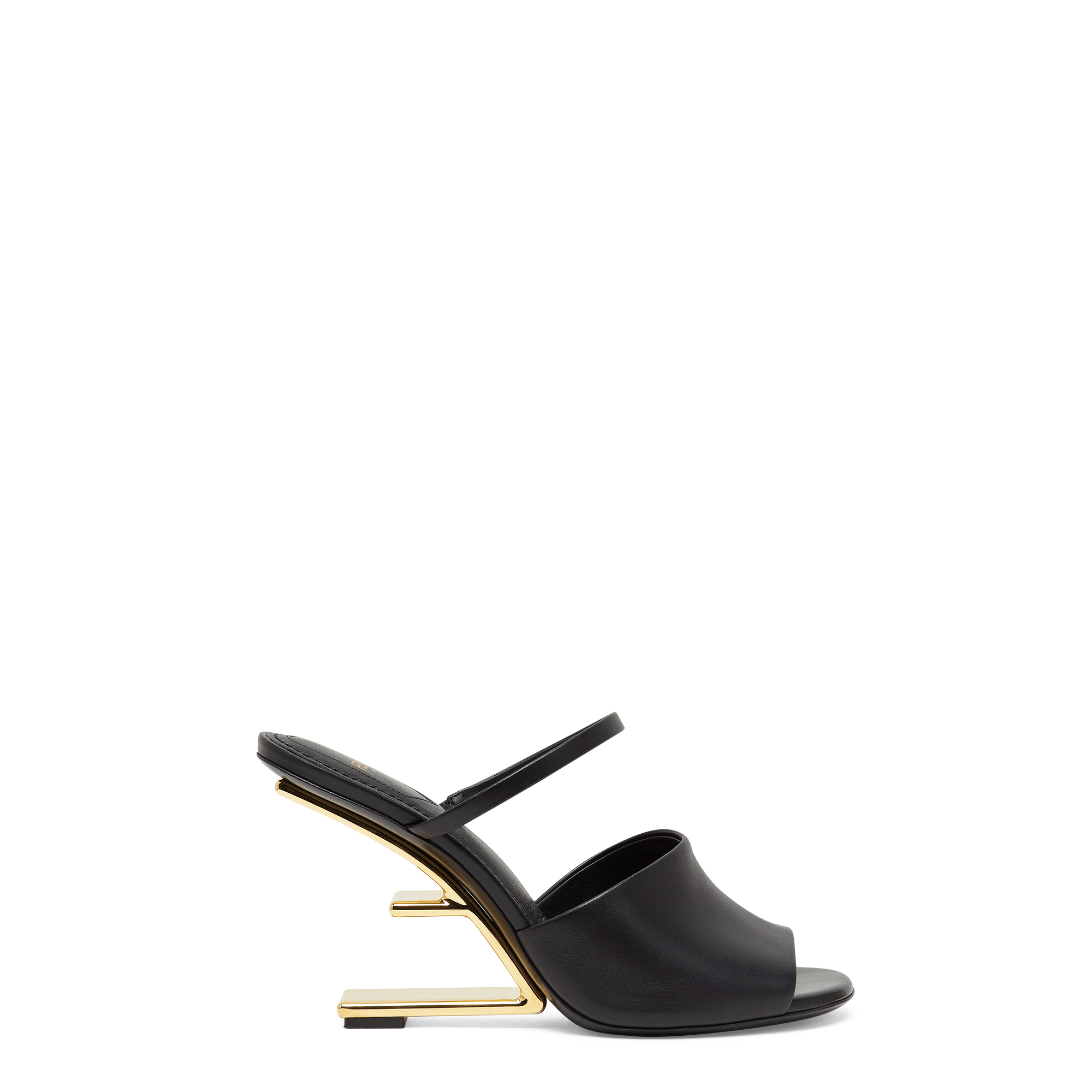First系列黑色造型高跟涼鞋 NT$45,000 FENDI。(FENDI提供)
