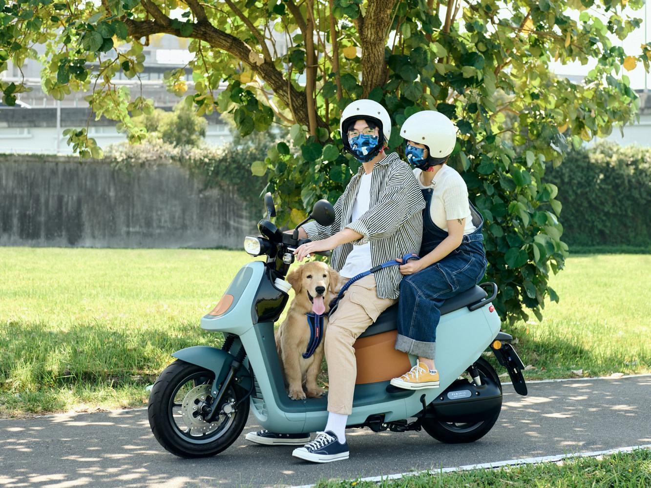 特量級的 Gogoro VIVA XL 是ㄧ台專為家庭族群，量身打造的智慧電動機車，不僅乘坐更為舒適，置物空間也更加充足，滿足長程短途、載人載物的多樣場景。