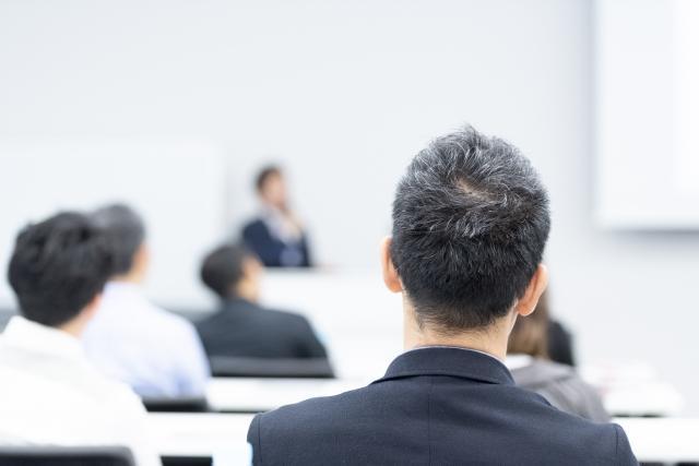 30幾歲月薪2、3萬是魯蛇?PTT網友提供不同的看法。(示意圖,photoAC)
