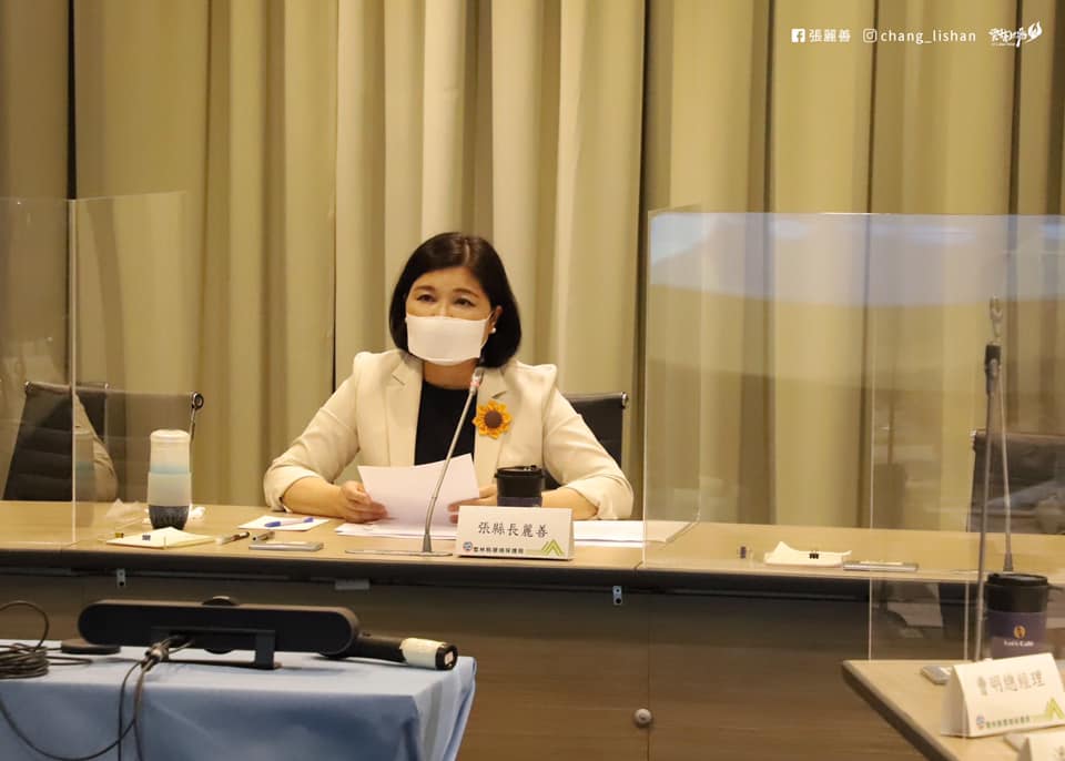 不滿被指藍營執政縣市覆蓋率不足，張麗善不滿嗆「疫苗給了就打」，除了籲請中央撥更多疫苗外，還重提開放地方政府自購疫苗。（翻攝自張麗善臉書）