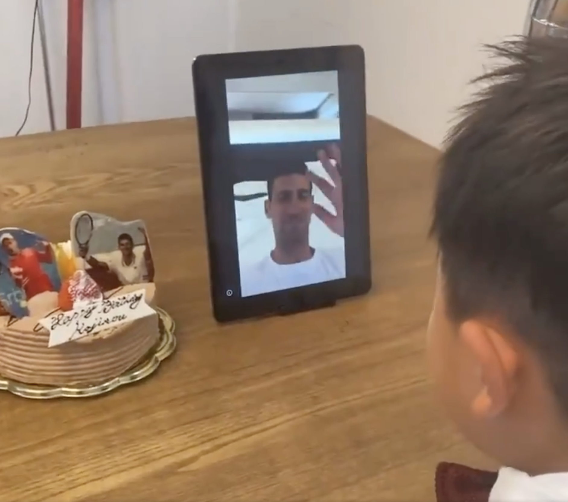 喬科維奇幫小次郎慶祝6歲生日,並與他相約東京奧運。(翻攝Novak Djokovic推特)