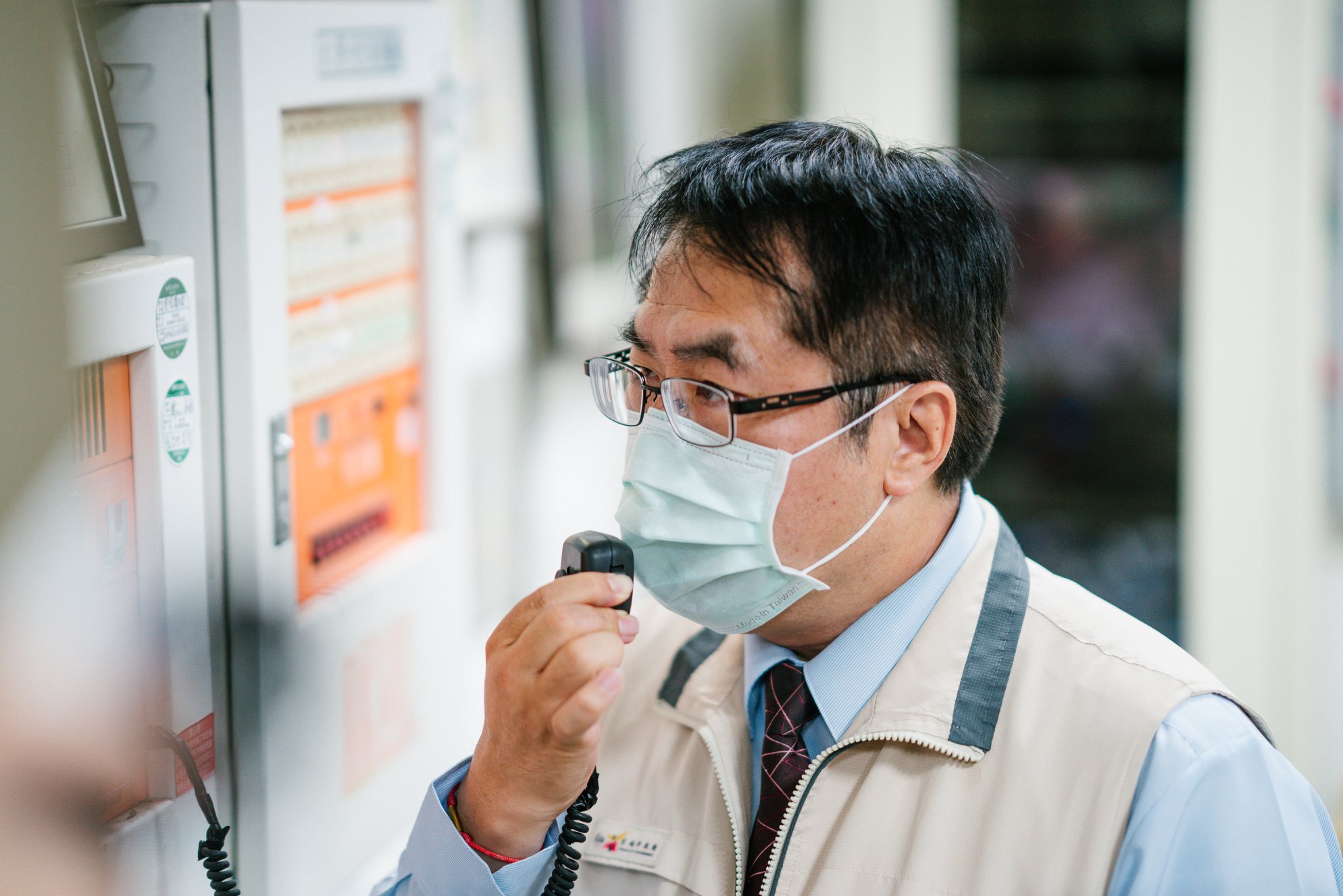 斯洛伐克捐給台灣1萬劑COVID-19疫苗，台南市長黃偉哲表示，去年台灣用口罩交朋友，今年好朋友就以疫苗來回報。（翻攝自黃偉哲臉書）