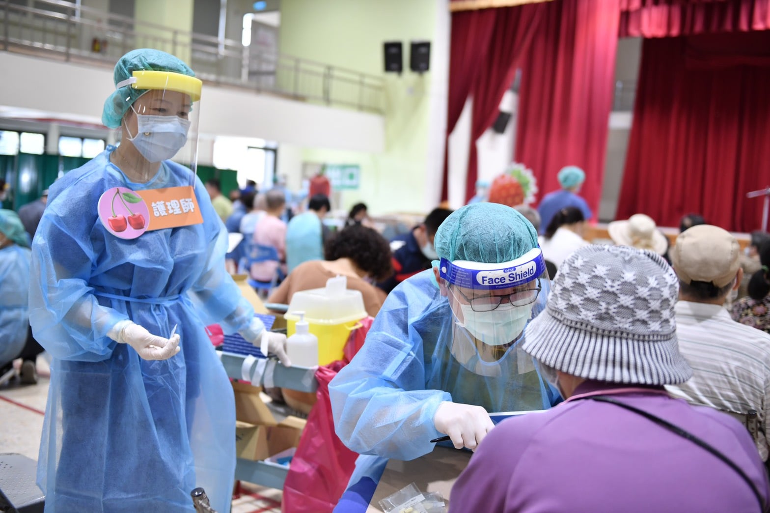 朱家祥分析打兩種疫苗接種後的經驗，呼籲民眾趕快打AZ疫苗保護自己。（翻攝自朱家祥臉書）