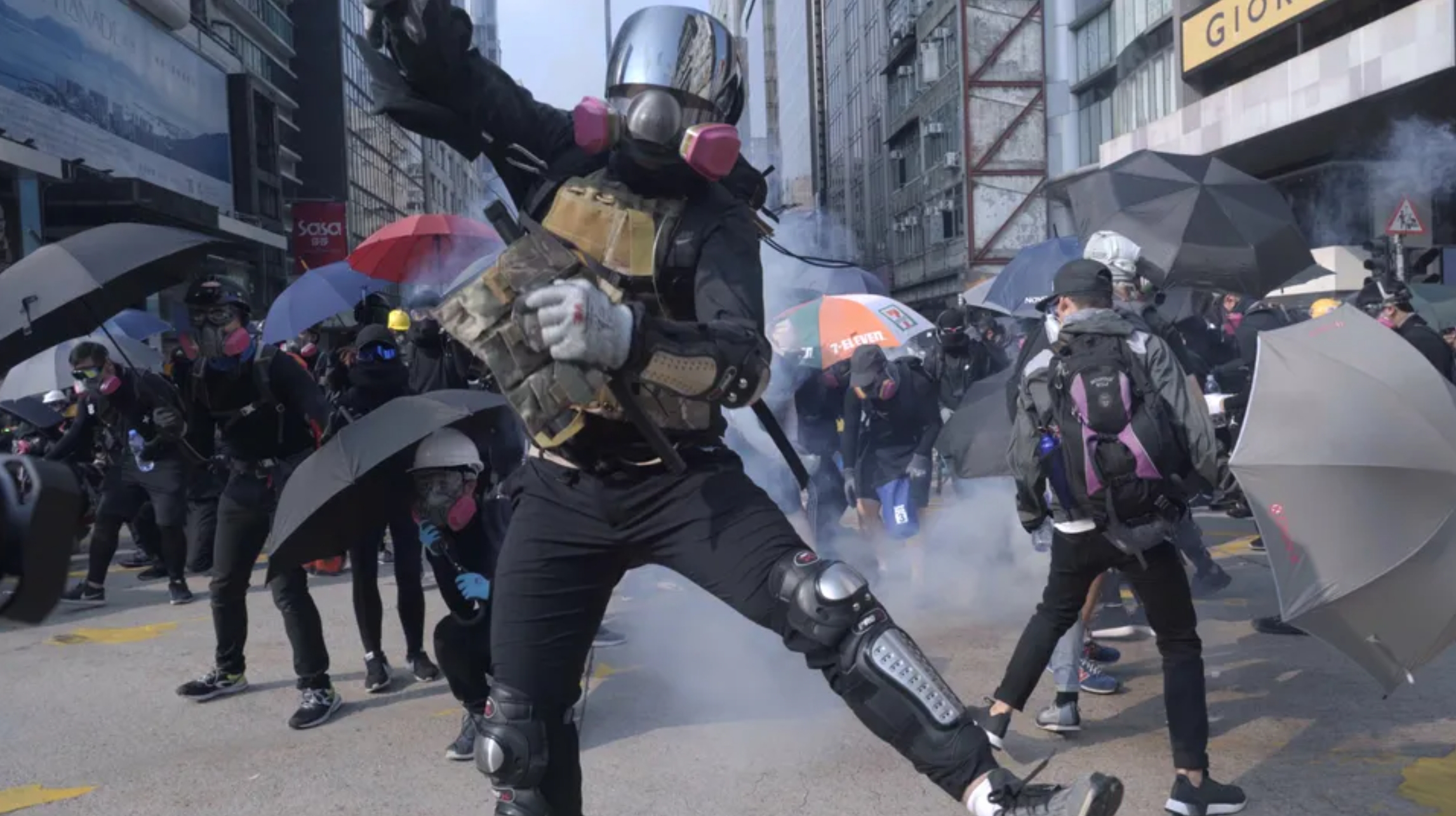 坎城影展昨天突襲式宣布，將在閉幕當天特別放映反送中紀錄片《時代革命》。（翻攝自坎城影展網站）