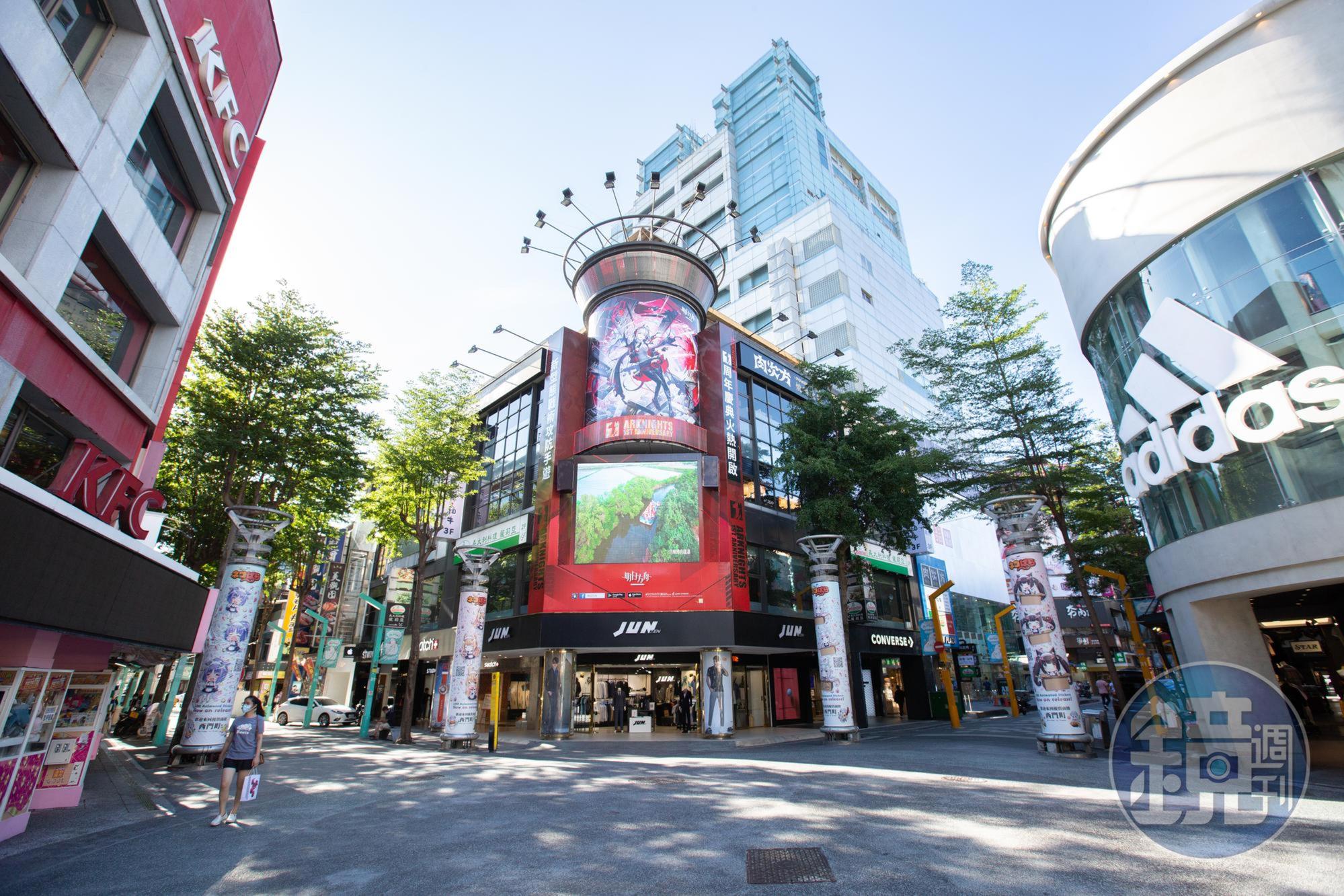 國內COVID-19疫情逐漸趨緩,「微解封」的西門町街道依舊相當冷清。