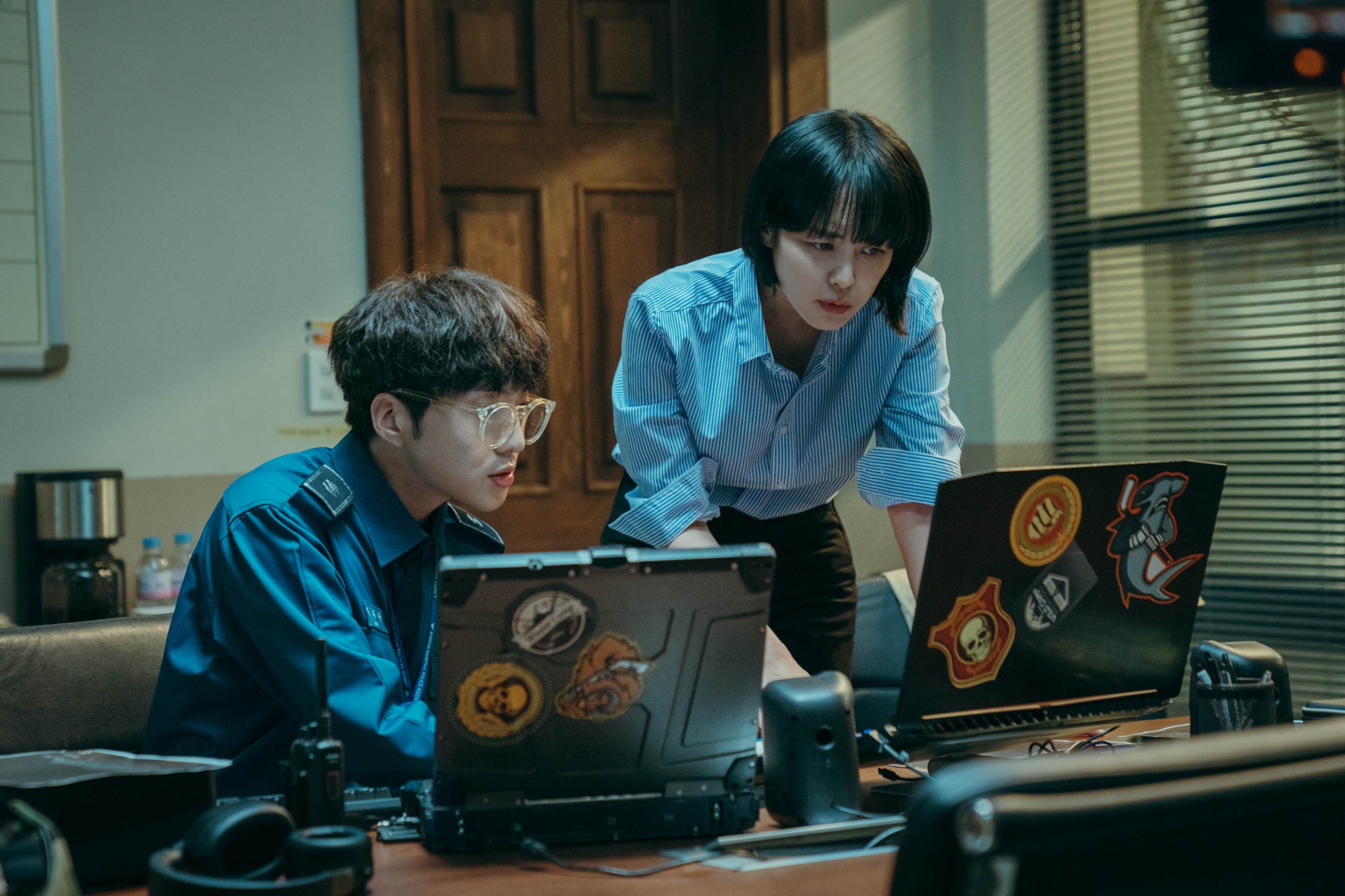 姜昇潤（左）說自己是黃金時間中心組的老么，也像是組裡的「綜藝擔當」。（friDay影音提供）