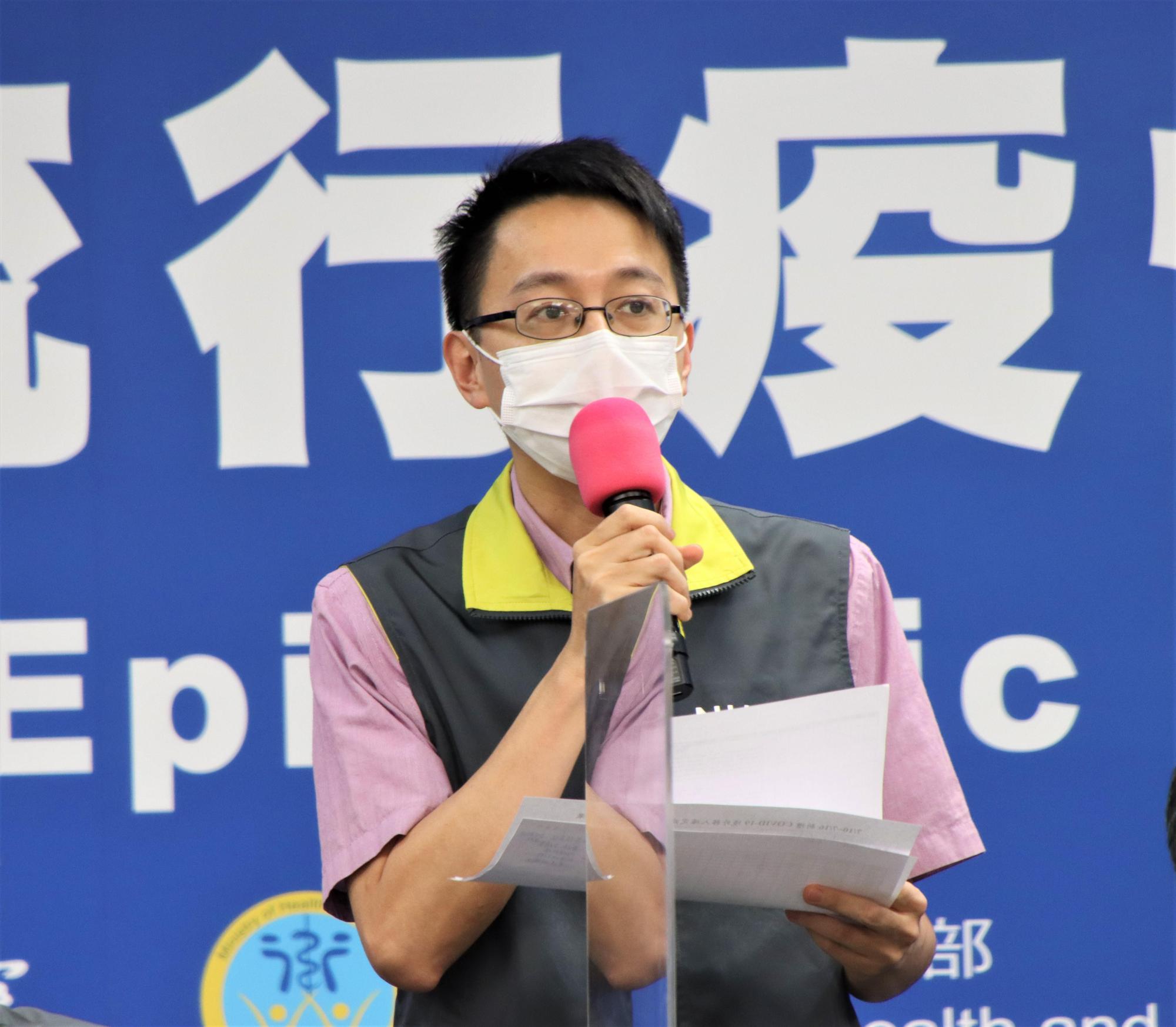 羅一鈞說明，境外移入基因定序結果。（指揮中心提供）