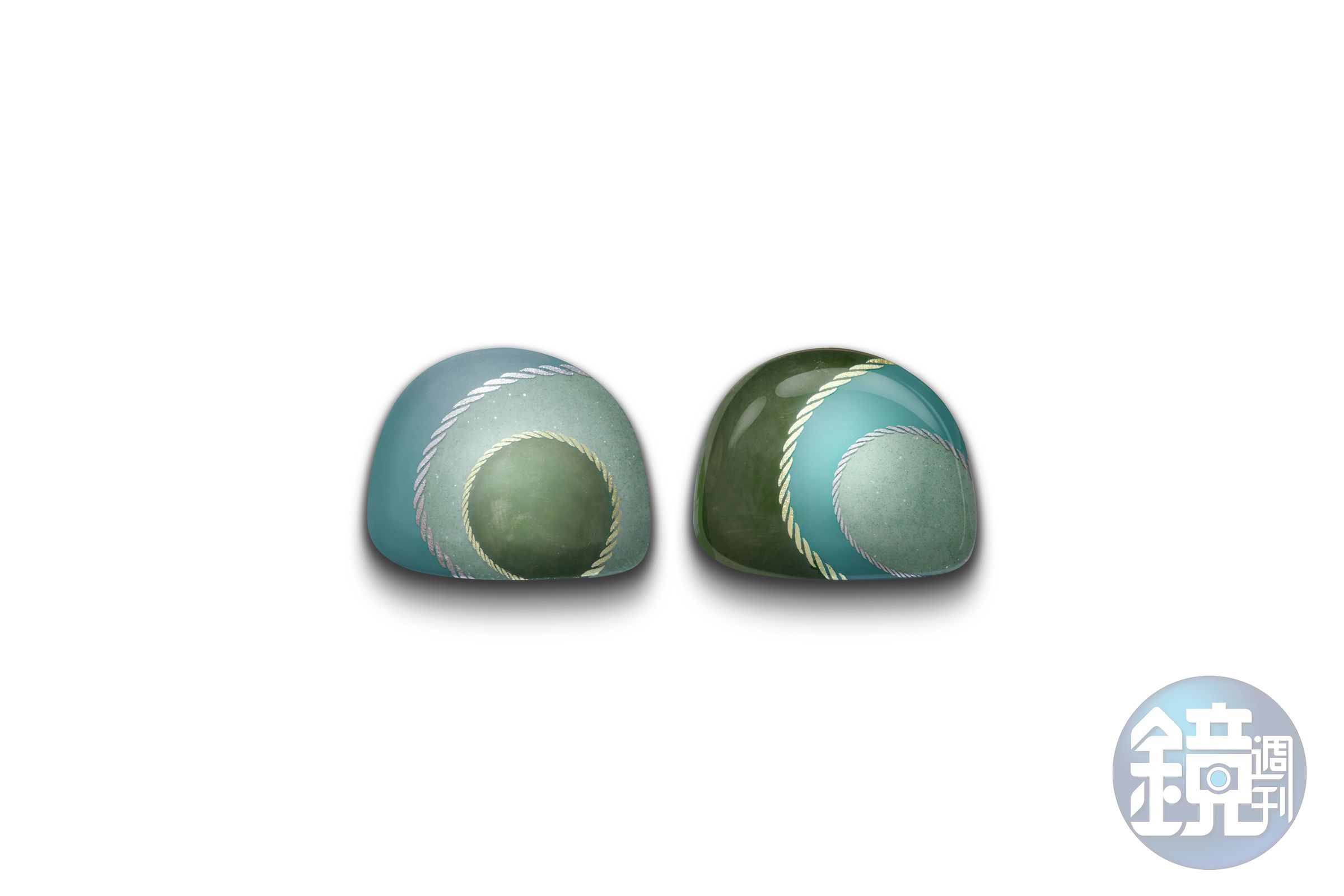 Sixty-Six Marmorino Jade傳世金箔扣飾 NT$115,800 SAUVEREIGN。（SAUVEREIGN提供）
