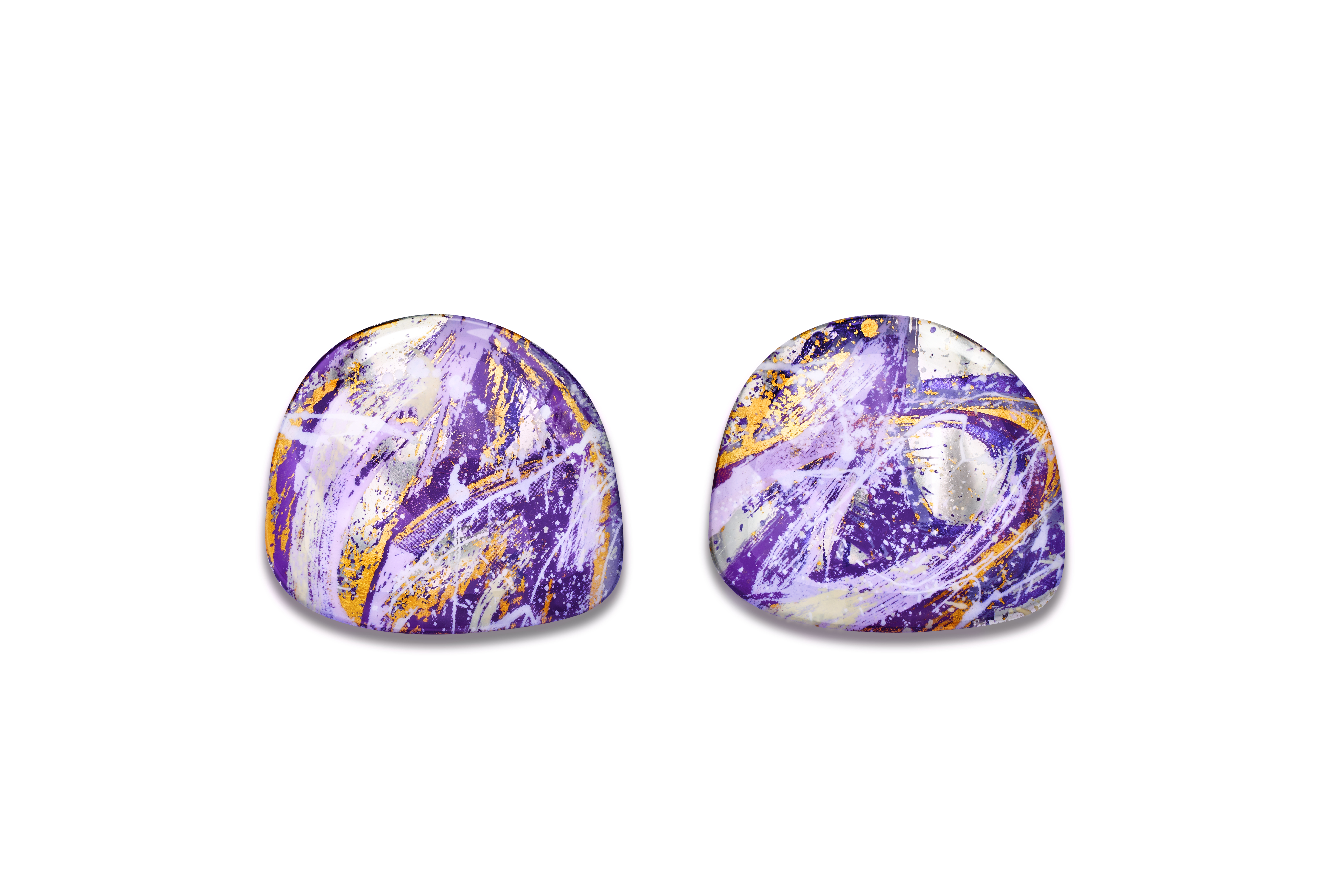 Ink 4 Purple Fairy傳世金箔扣飾一對NT$89,800 SAUVEREIGN。(SAUVEREIGN提供)