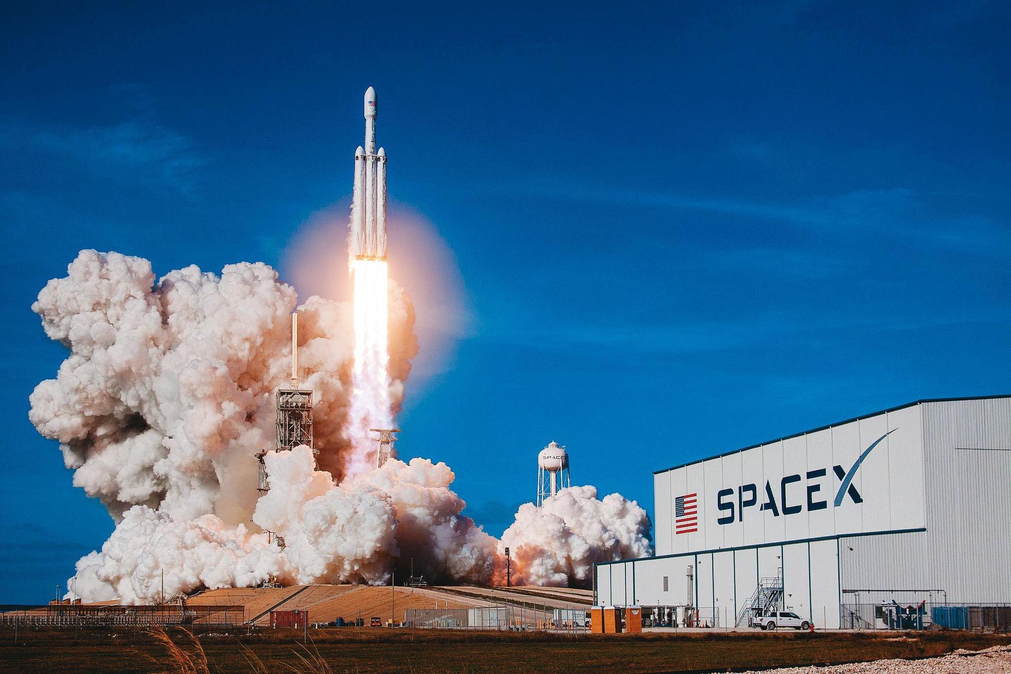 以SpaceX為首的許多低軌衛星發展計畫,正帶領出新一波的太空產業投資熱潮,而台灣網通相關業者剛好躬逢其盛。(翻攝自SpaceX Flickr)