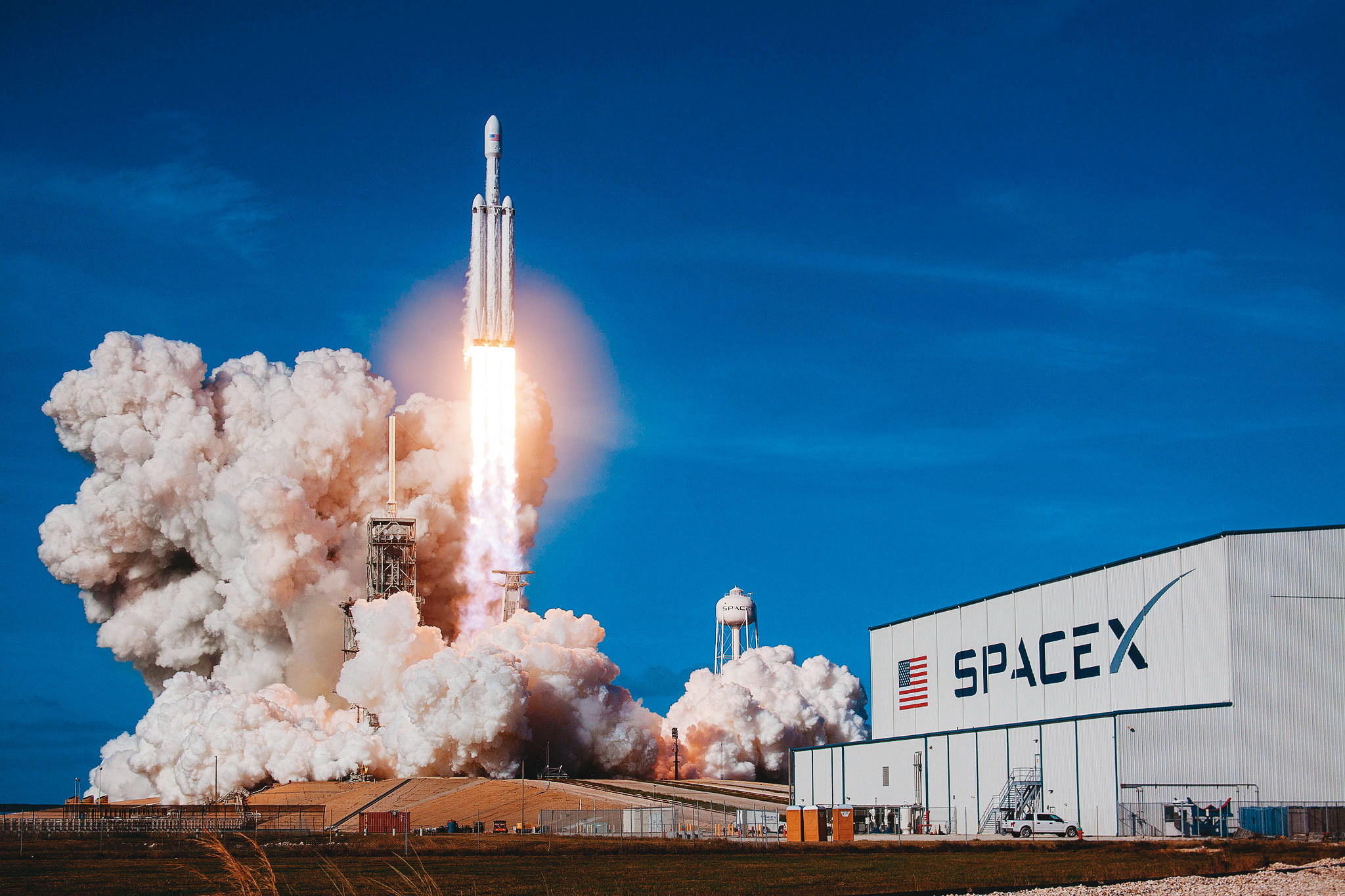 以SpaceX為首的許多低軌衛星發展計畫,正帶領出新一波的太空產業投資熱潮,而台灣網通相關業者剛好躬逢其盛。(翻攝SpaceX Flickr)