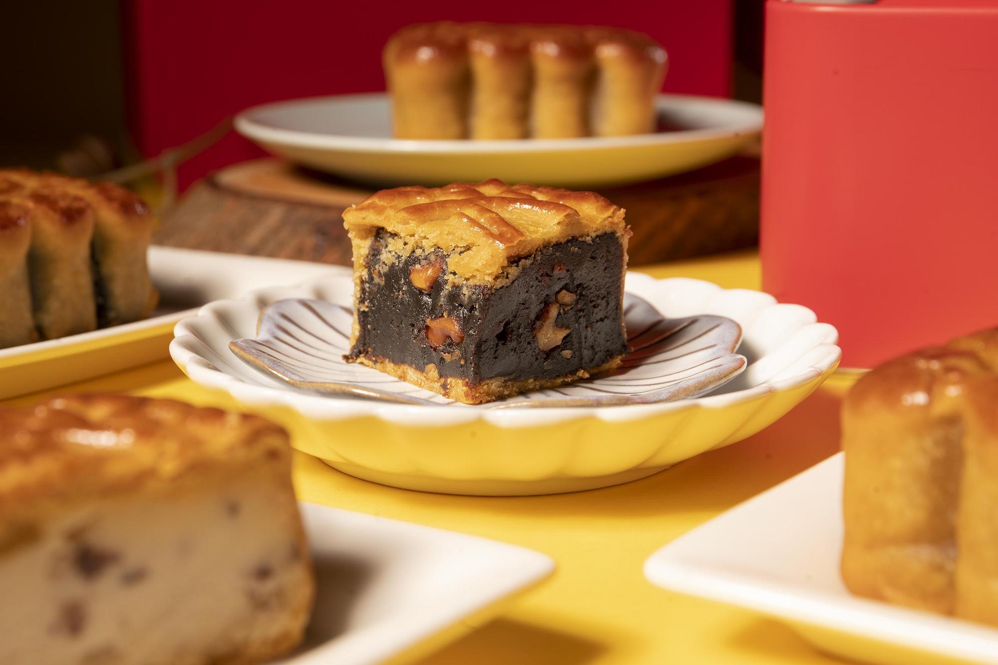 好的棗泥餡有種讓人回甘的餘味，這也是圓山的「棗泥核桃」月餅吸引人之處。（圓山大飯店提供）