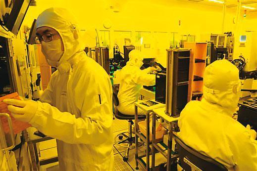 同欣電不僅成功打進SpaceX供應鏈,更成為其550公里高度的低軌衛星RF收發模組獨家供應商。(翻攝1111人力銀行)