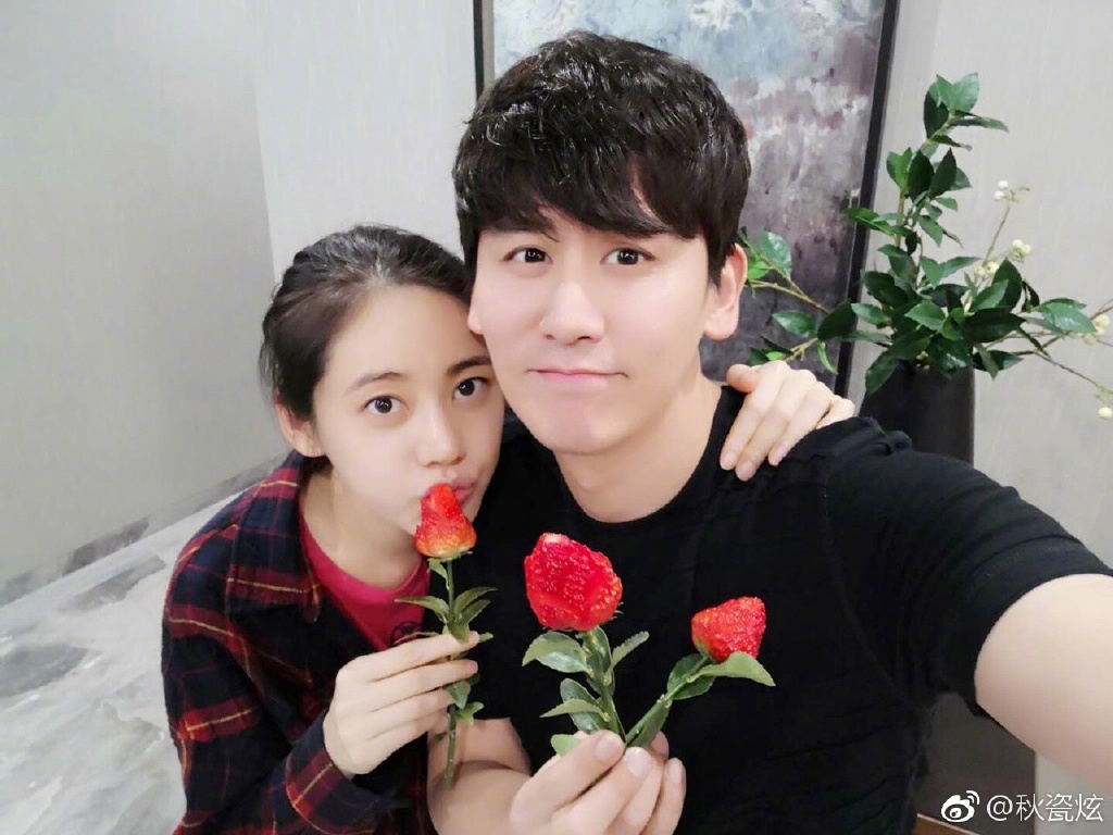 韓星秋瓷炫與老公于曉光發表聲明說明「坐大腿事件」。（翻攝秋瓷炫微博）