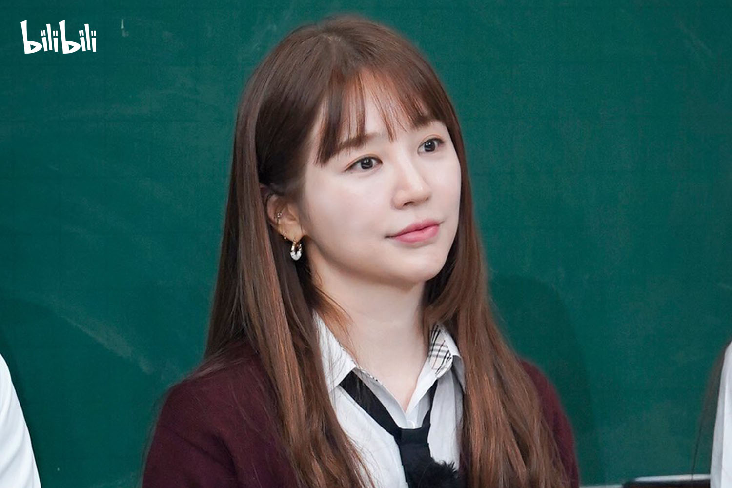 尹恩惠在《認識的哥哥》大談與金鍾國的「銀幕緋聞」。（bilibili提供）