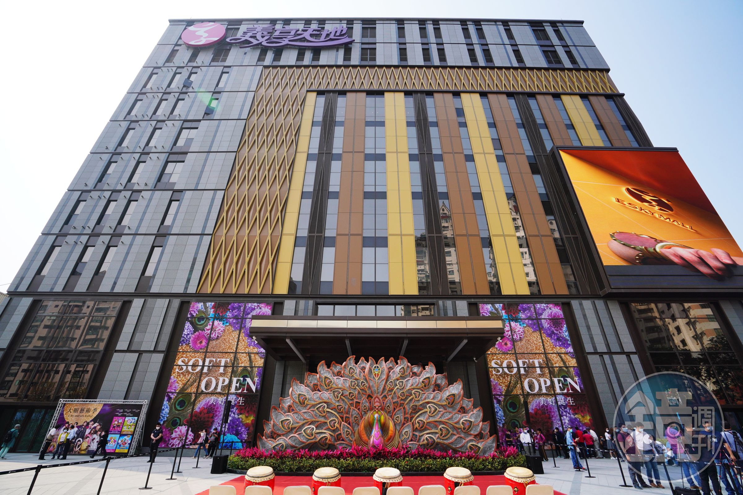 高雄市已連續17天零確診，義享時尚廣場19日暫停營運，進行全店清消，讓不少網友擔心疫情恐有變數。（資料照）