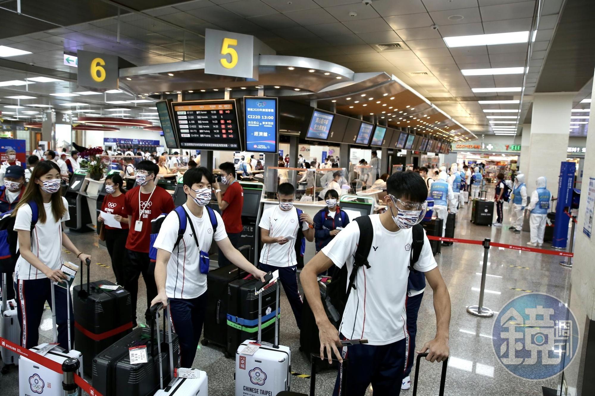 我國好手今天從高雄國訓中心前往桃園中正機場,準備搭機前往日本參加東京奧運。