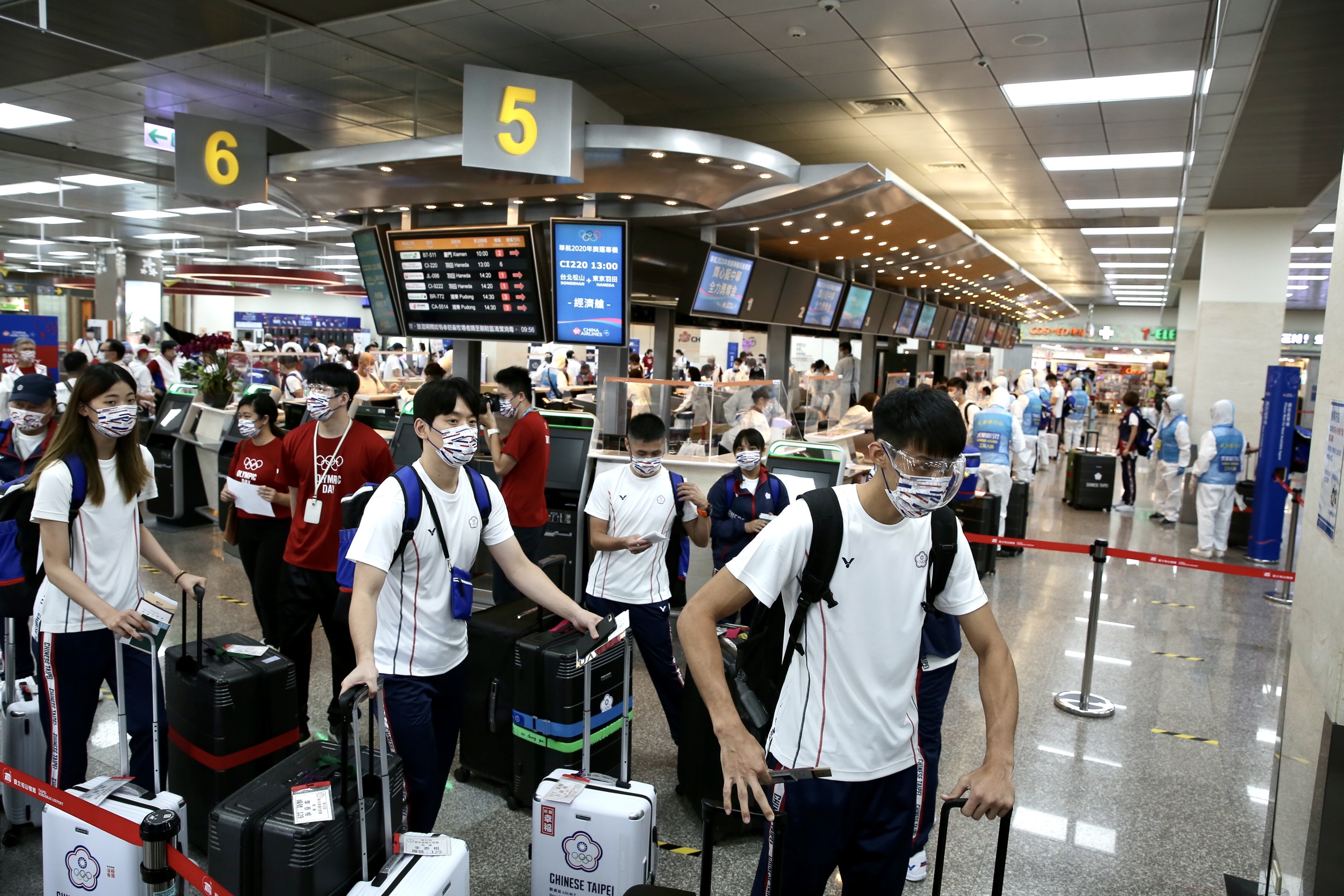 我國好手今天從高雄國訓中心前往桃園中正機場，準備搭機前往日本參加東京奧運。